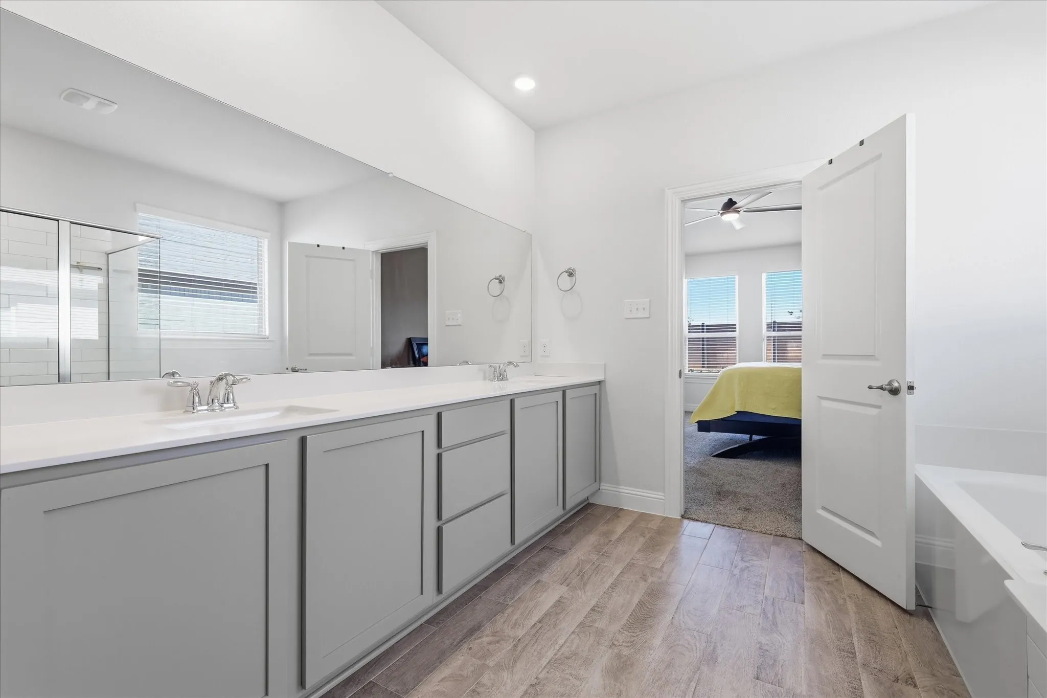 Single Family Residence For Sale in Denton County , 10421 Table Bluff Street, Aubrey, Texas 76227, 5 Bedroom, 4 Bathroom, 3 Garage spaces, 3,271 Sqft, built in 2021, mls#21341179, Real Estate Agent in Aubrey, Homes For Sale in Denton county, Homes For Sale in Aubrey, Realtor in Aubrey Texas, Real Estate Brokerage Independent Realty Texas, Luminita Cordes Realtor