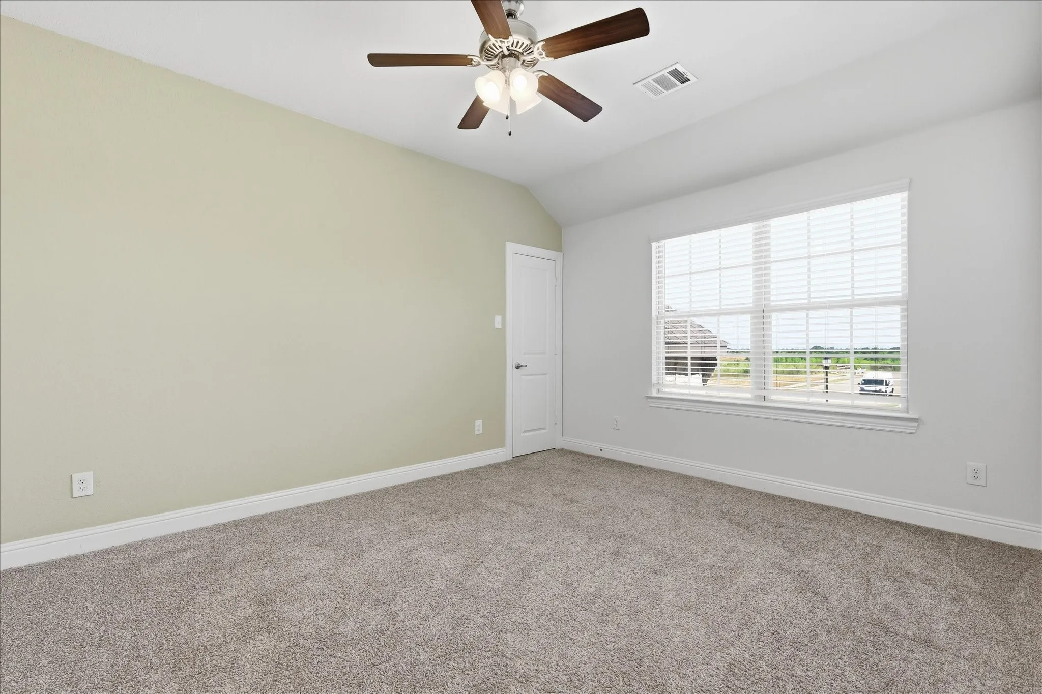 Single Family Residence For Sale in Denton County , 10421 Table Bluff Street, Aubrey, Texas 76227, 5 Bedroom, 4 Bathroom, 3 Garage spaces, 3,271 Sqft, built in 2021, mls#21341179, Real Estate Agent in Aubrey, Homes For Sale in Denton county, Homes For Sale in Aubrey, Realtor in Aubrey Texas, Real Estate Brokerage Independent Realty Texas, Luminita Cordes Realtor