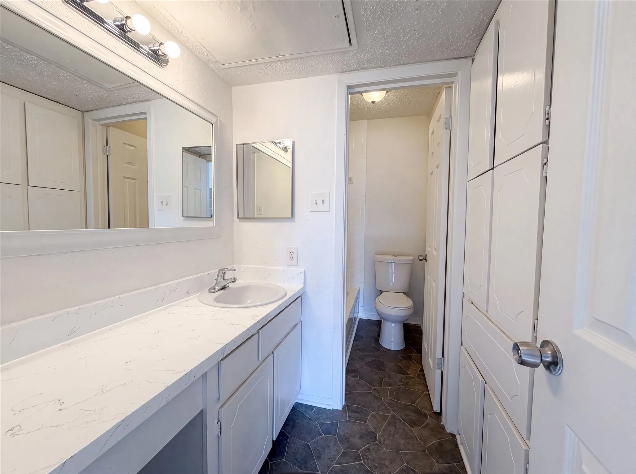 Condominium For Sale in Tarrant County , 5506 Boca Raton Boulevard 436, Fort Worth, Texas 76112, 2 Bedroom, 3 Bathroom, Garage spaces, 1,311 Sqft, built in 1972, mls#21344428, Real Estate Agent in Fort Worth, Homes For Sale in Tarrant county, Homes For Sale in Fort Worth, Realtor in Fort Worth Texas, Real Estate Brokerage Independent Realty Texas, Luminita Cordes Realtor