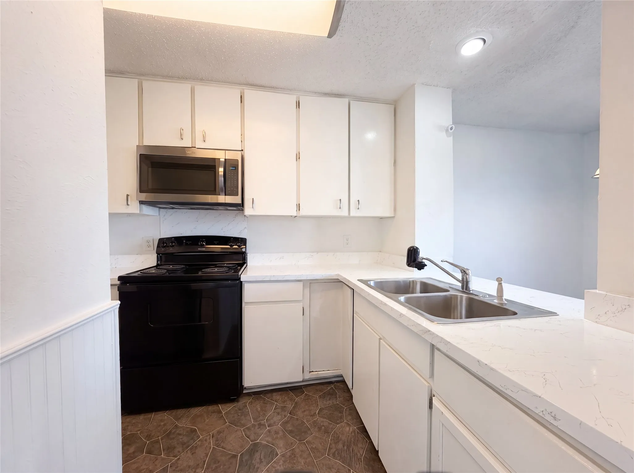 Condominium For Sale in Tarrant County , 5506 Boca Raton Boulevard 436, Fort Worth, Texas 76112, 2 Bedroom, 3 Bathroom, Garage spaces, 1,311 Sqft, built in 1972, mls#21344428, Real Estate Agent in Fort Worth, Homes For Sale in Tarrant county, Homes For Sale in Fort Worth, Realtor in Fort Worth Texas, Real Estate Brokerage Independent Realty Texas, Luminita Cordes Realtor