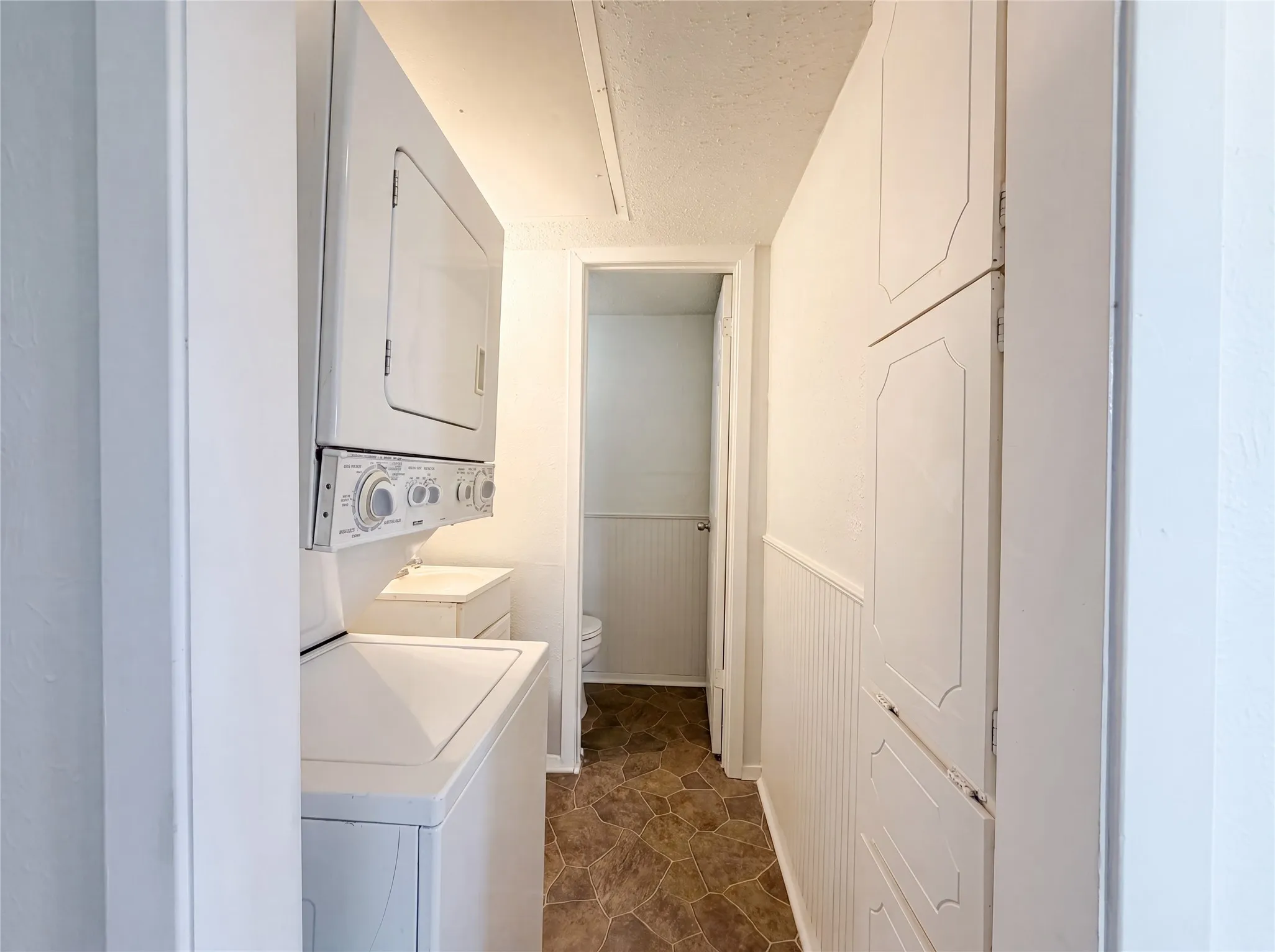 Condominium For Sale in Tarrant County , 5506 Boca Raton Boulevard 436, Fort Worth, Texas 76112, 2 Bedroom, 3 Bathroom, Garage spaces, 1,311 Sqft, built in 1972, mls#21344428, Real Estate Agent in Fort Worth, Homes For Sale in Tarrant county, Homes For Sale in Fort Worth, Realtor in Fort Worth Texas, Real Estate Brokerage Independent Realty Texas, Luminita Cordes Realtor