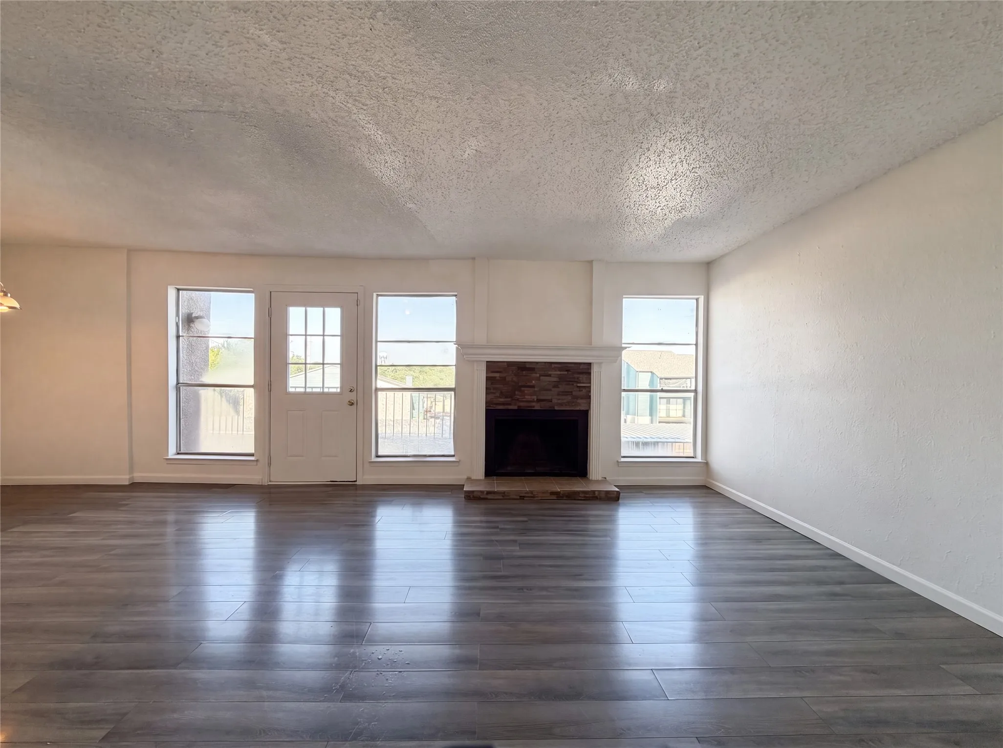 Condominium For Sale in Tarrant County , 5506 Boca Raton Boulevard 436, Fort Worth, Texas 76112, 2 Bedroom, 3 Bathroom, Garage spaces, 1,311 Sqft, built in 1972, mls#21344428, Real Estate Agent in Fort Worth, Homes For Sale in Tarrant county, Homes For Sale in Fort Worth, Realtor in Fort Worth Texas, Real Estate Brokerage Independent Realty Texas, Luminita Cordes Realtor