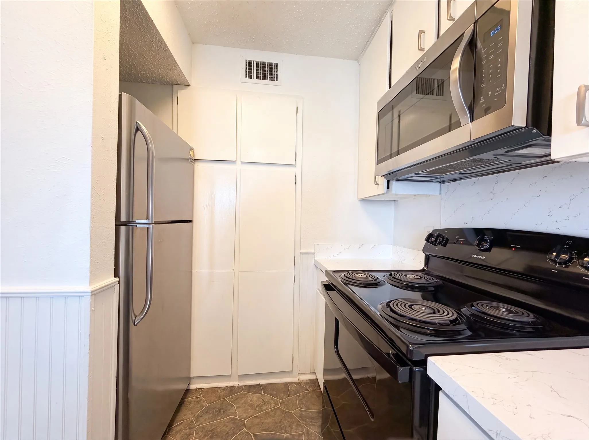 Condominium For Sale in Tarrant County , 5506 Boca Raton Boulevard 436, Fort Worth, Texas 76112, 2 Bedroom, 3 Bathroom, Garage spaces, 1,311 Sqft, built in 1972, mls#21344428, Real Estate Agent in Fort Worth, Homes For Sale in Tarrant county, Homes For Sale in Fort Worth, Realtor in Fort Worth Texas, Real Estate Brokerage Independent Realty Texas, Luminita Cordes Realtor