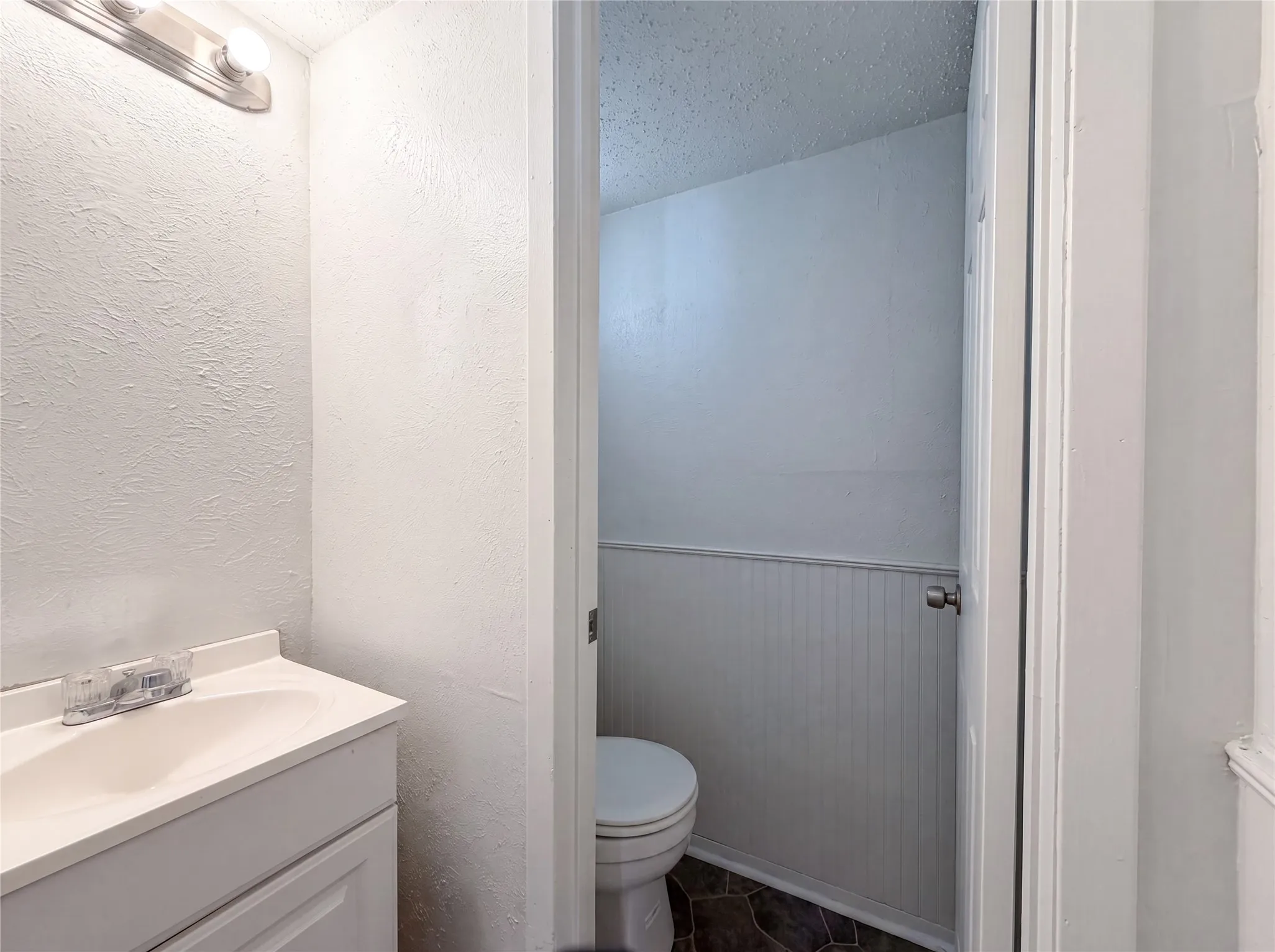 Condominium For Sale in Tarrant County , 5506 Boca Raton Boulevard 436, Fort Worth, Texas 76112, 2 Bedroom, 3 Bathroom, Garage spaces, 1,311 Sqft, built in 1972, mls#21344428, Real Estate Agent in Fort Worth, Homes For Sale in Tarrant county, Homes For Sale in Fort Worth, Realtor in Fort Worth Texas, Real Estate Brokerage Independent Realty Texas, Luminita Cordes Realtor