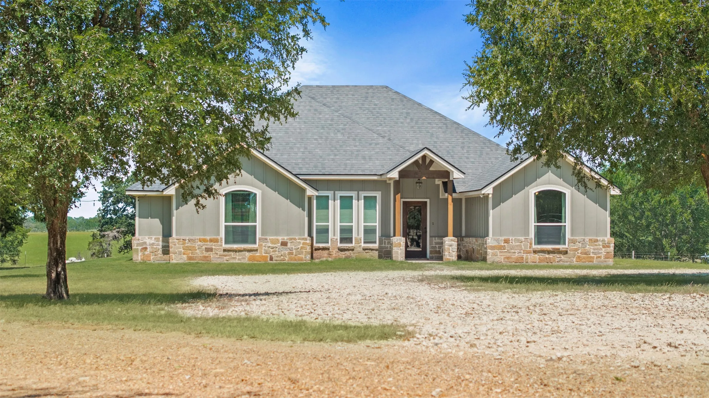 Single Family Residence For Sale in Falls County , 638 County Road 337, Rosebud, Texas 76570, 4 Bedrooms, 3 Bathrooms, Garage spaces, 2,496 Sqft, built in 2021, Price $510,000, mls#21327097, Real Estate Agent in Rosebud, Homes For Sale in Falls county, Homes For Sale in Rosebud, Realtor in Rosebud Texas, Real Estate Brokerage Independent Realty Texas, Luminita Cordes Realtor