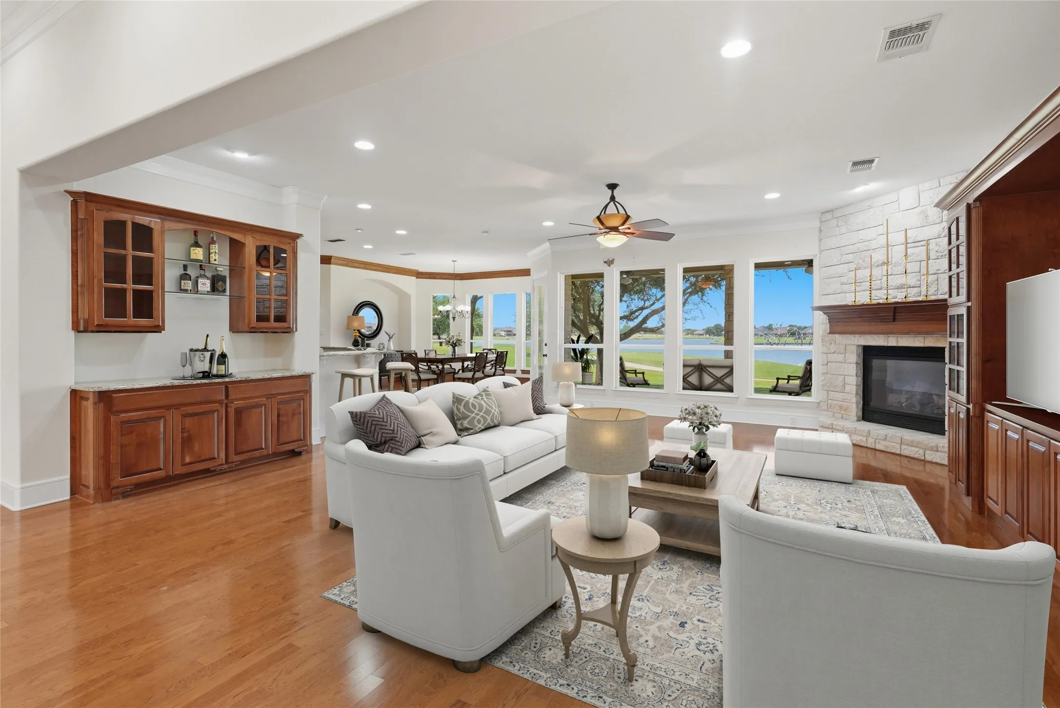 Single Family Residence For Sale in Hood County , 2703 Waters Edge Drive, Granbury, Texas 76048, 3 Bedroom, 4 Bathroom, 3 Garage spaces, 4,614 Sqft, built in 2004, mls#21345118, Real Estate Agent in Granbury, Homes For Sale in Hood county, Homes For Sale in Granbury, Realtor in Granbury Texas, Real Estate Brokerage Independent Realty Texas, Luminita Cordes Realtor