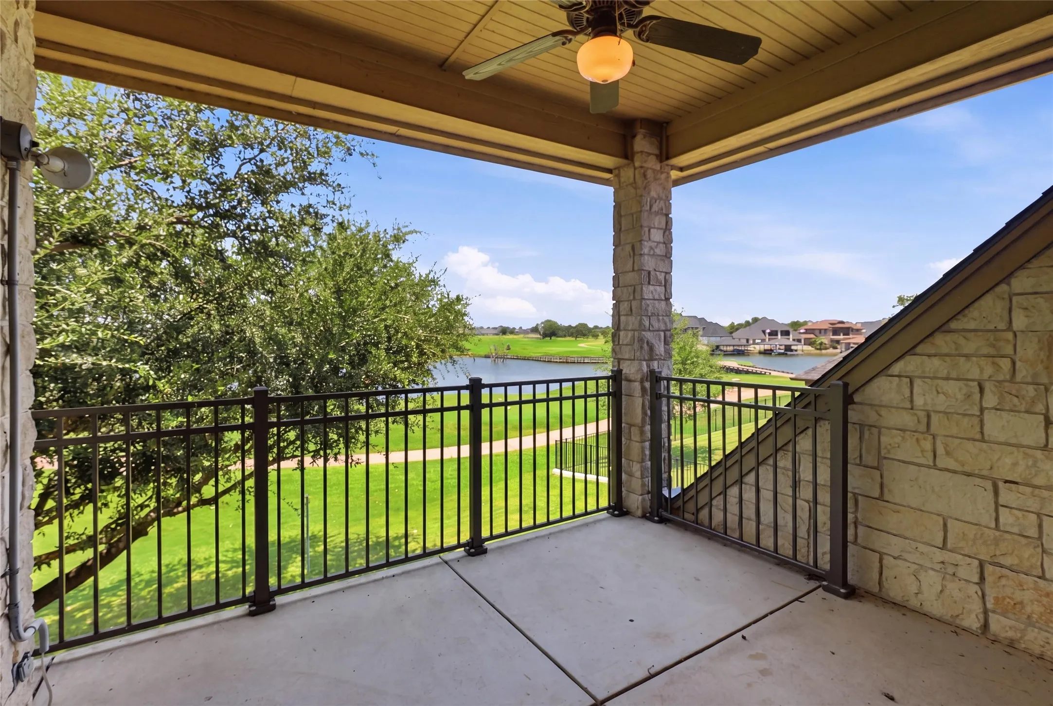 Single Family Residence For Sale in Hood County , 2703 Waters Edge Drive, Granbury, Texas 76048, 3 Bedroom, 4 Bathroom, 3 Garage spaces, 4,614 Sqft, built in 2004, mls#21345118, Real Estate Agent in Granbury, Homes For Sale in Hood county, Homes For Sale in Granbury, Realtor in Granbury Texas, Real Estate Brokerage Independent Realty Texas, Luminita Cordes Realtor