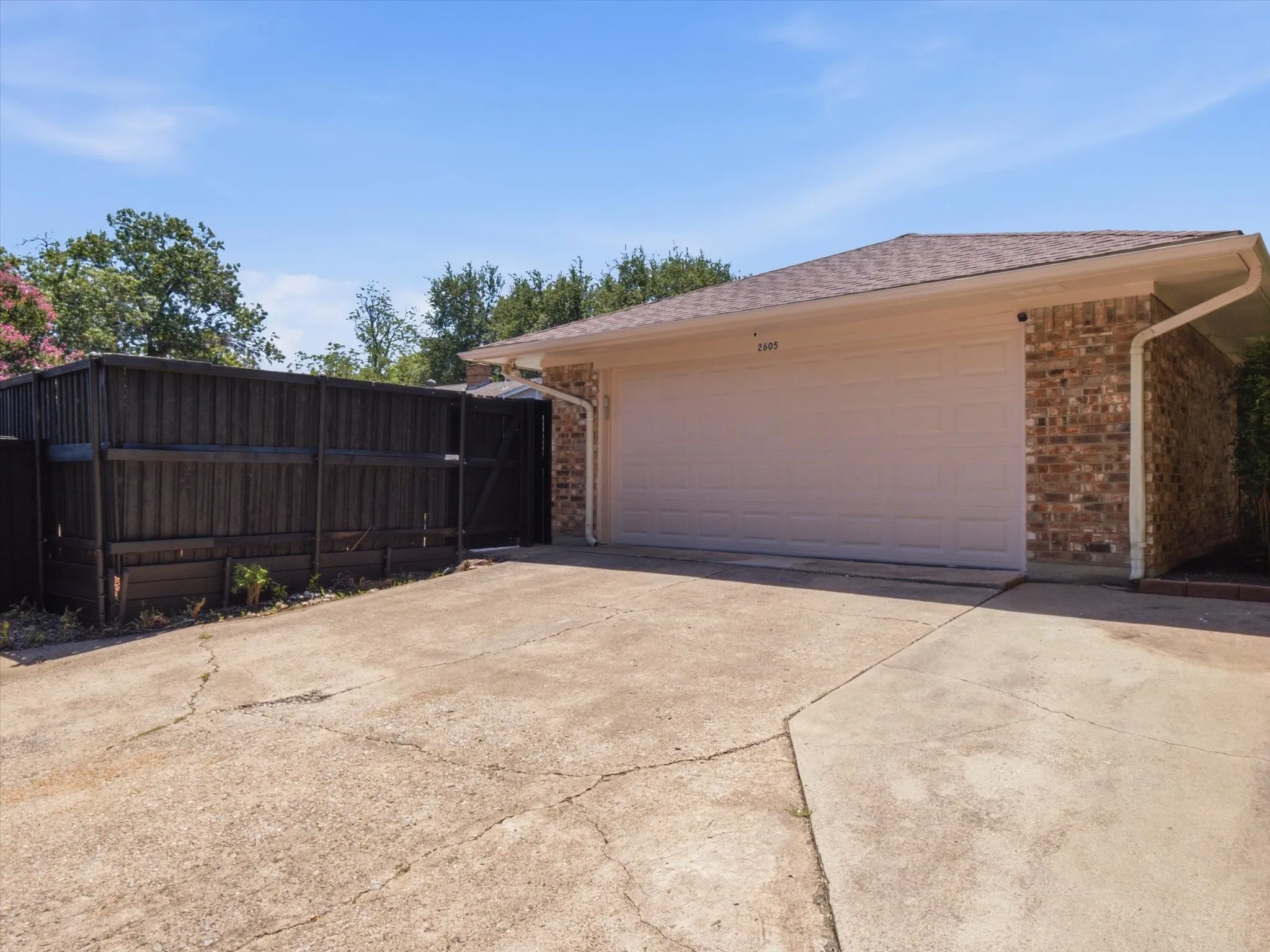 Single Family Residence For Sale in Collin County , 2605 Downing Drive, Plano, Texas 75023, 4 Bedroom, 3 Bathroom, 2 Garage spaces, 2,034 Sqft, built in 1974, mls#21345123, Real Estate Agent in Plano, Homes For Sale in Collin county, Homes For Sale in Plano, Realtor in Plano Texas, Real Estate Brokerage Independent Realty Texas, Luminita Cordes Realtor