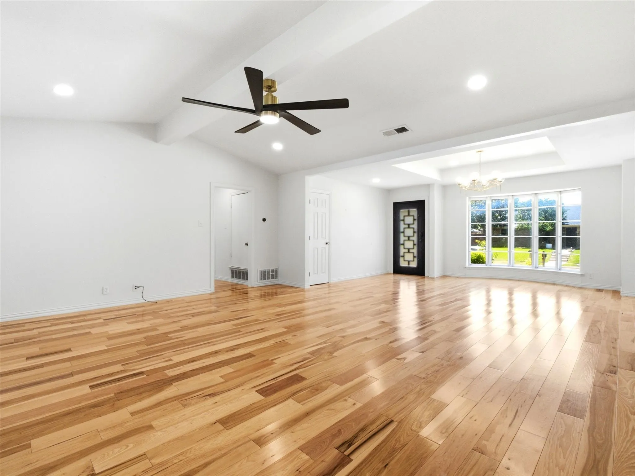 Single Family Residence For Sale in Collin County , 2605 Downing Drive, Plano, Texas 75023, 4 Bedroom, 3 Bathroom, 2 Garage spaces, 2,034 Sqft, built in 1974, mls#21345123, Real Estate Agent in Plano, Homes For Sale in Collin county, Homes For Sale in Plano, Realtor in Plano Texas, Real Estate Brokerage Independent Realty Texas, Luminita Cordes Realtor