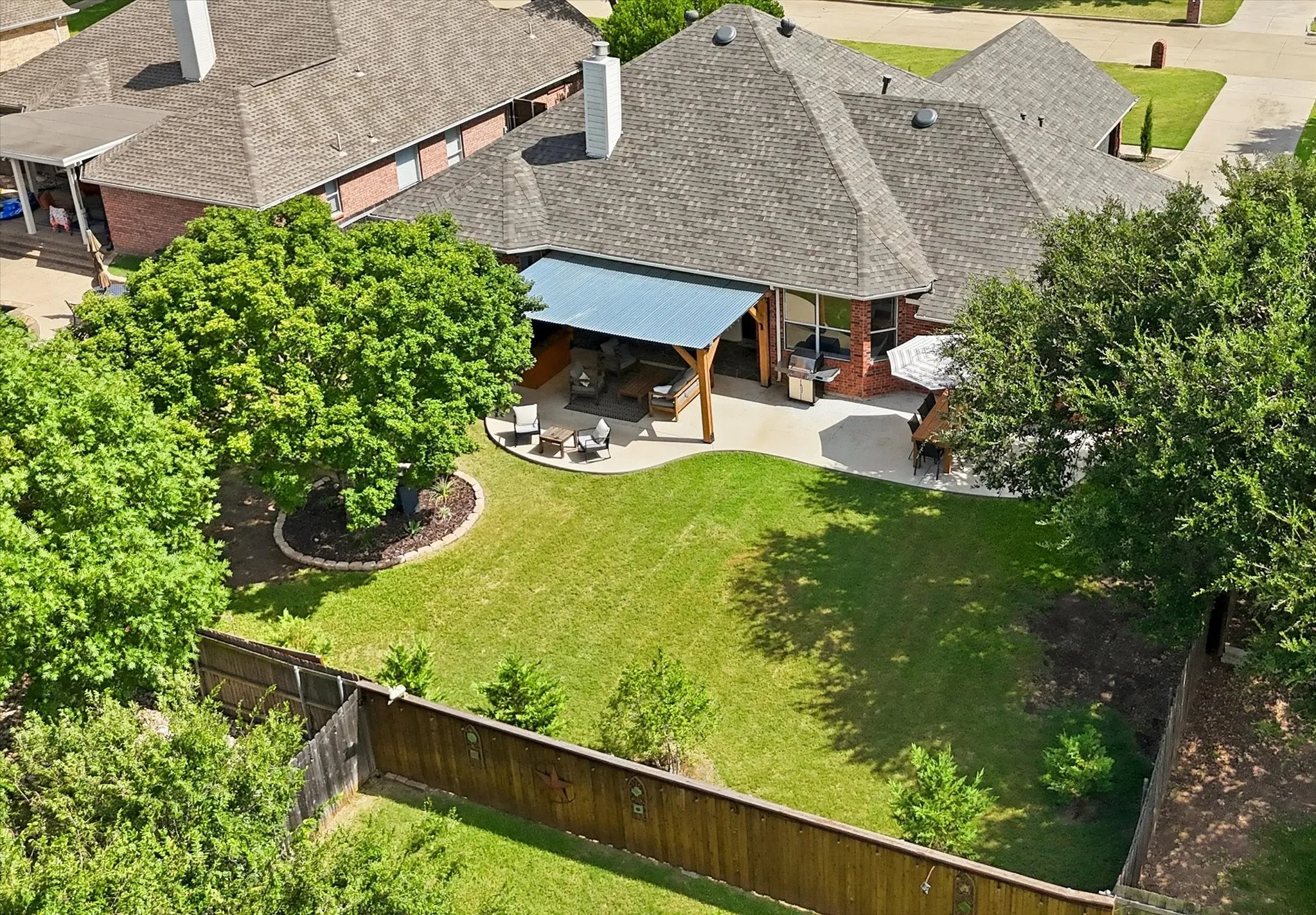 Single Family Residence For Sale in Denton County , 115 Honeysuckle Drive, Justin, Texas 76247, 4 Bedroom, 3 Bathroom, 3 Garage spaces, 2,421 Sqft, built in 2001, mls#21345102, Real Estate Agent in Justin, Homes For Sale in Denton county, Homes For Sale in Justin, Realtor in Justin Texas, Real Estate Brokerage Independent Realty Texas, Luminita Cordes Realtor