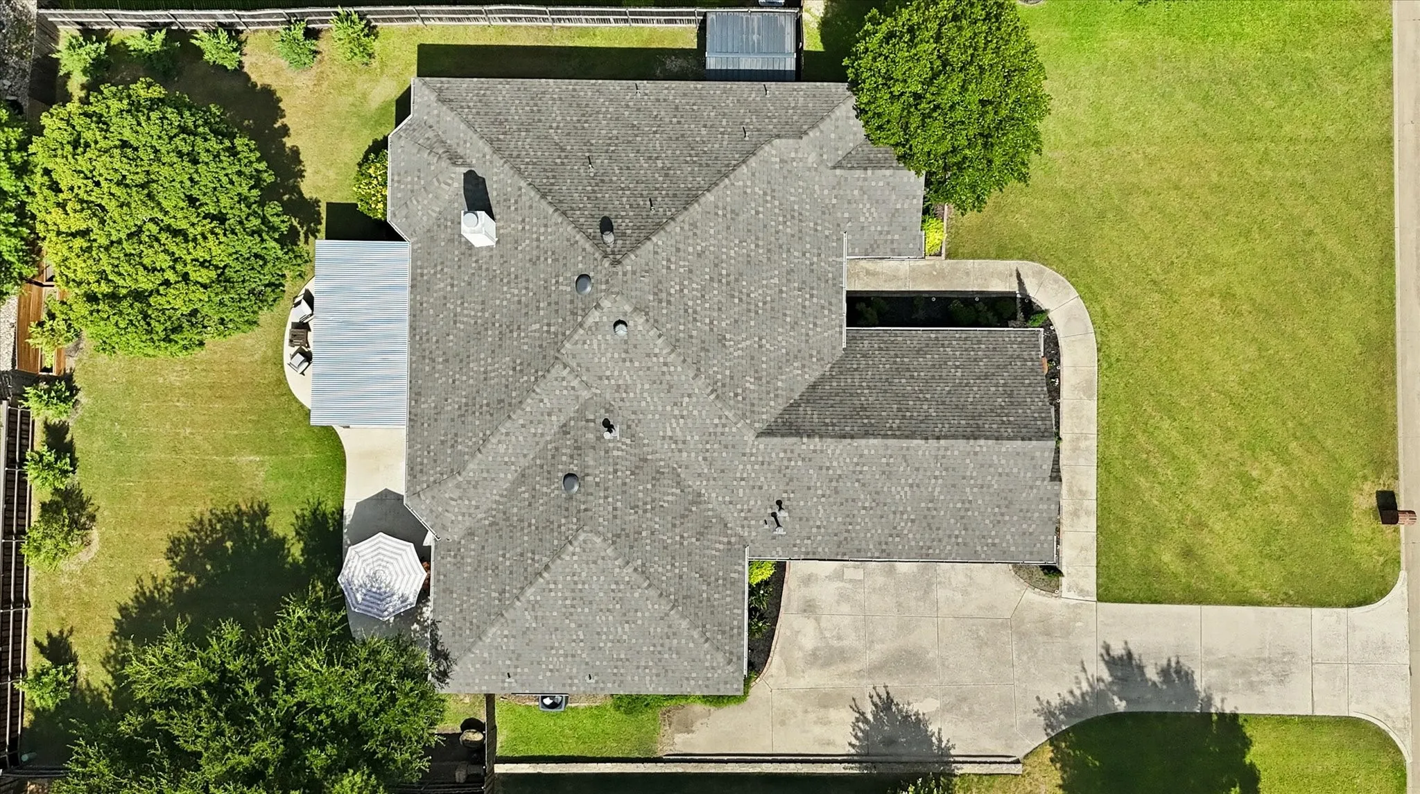 Single Family Residence For Sale in Denton County , 115 Honeysuckle Drive, Justin, Texas 76247, 4 Bedroom, 3 Bathroom, 3 Garage spaces, 2,421 Sqft, built in 2001, mls#21345102, Real Estate Agent in Justin, Homes For Sale in Denton county, Homes For Sale in Justin, Realtor in Justin Texas, Real Estate Brokerage Independent Realty Texas, Luminita Cordes Realtor