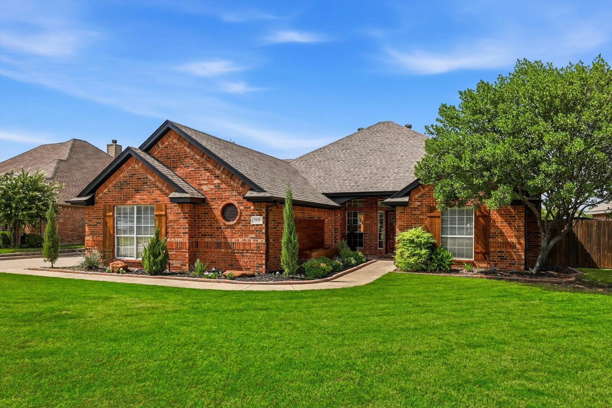 Single Family Residence For Sale in Denton County , 115 Honeysuckle Drive, Justin, Texas 76247, 4 Bedroom, 3 Bathroom, 3 Garage spaces, 2,421 Sqft, built in 2001, mls#21345102, Real Estate Agent in Justin, Homes For Sale in Denton county, Homes For Sale in Justin, Realtor in Justin Texas, Real Estate Brokerage Independent Realty Texas, Luminita Cordes Realtor