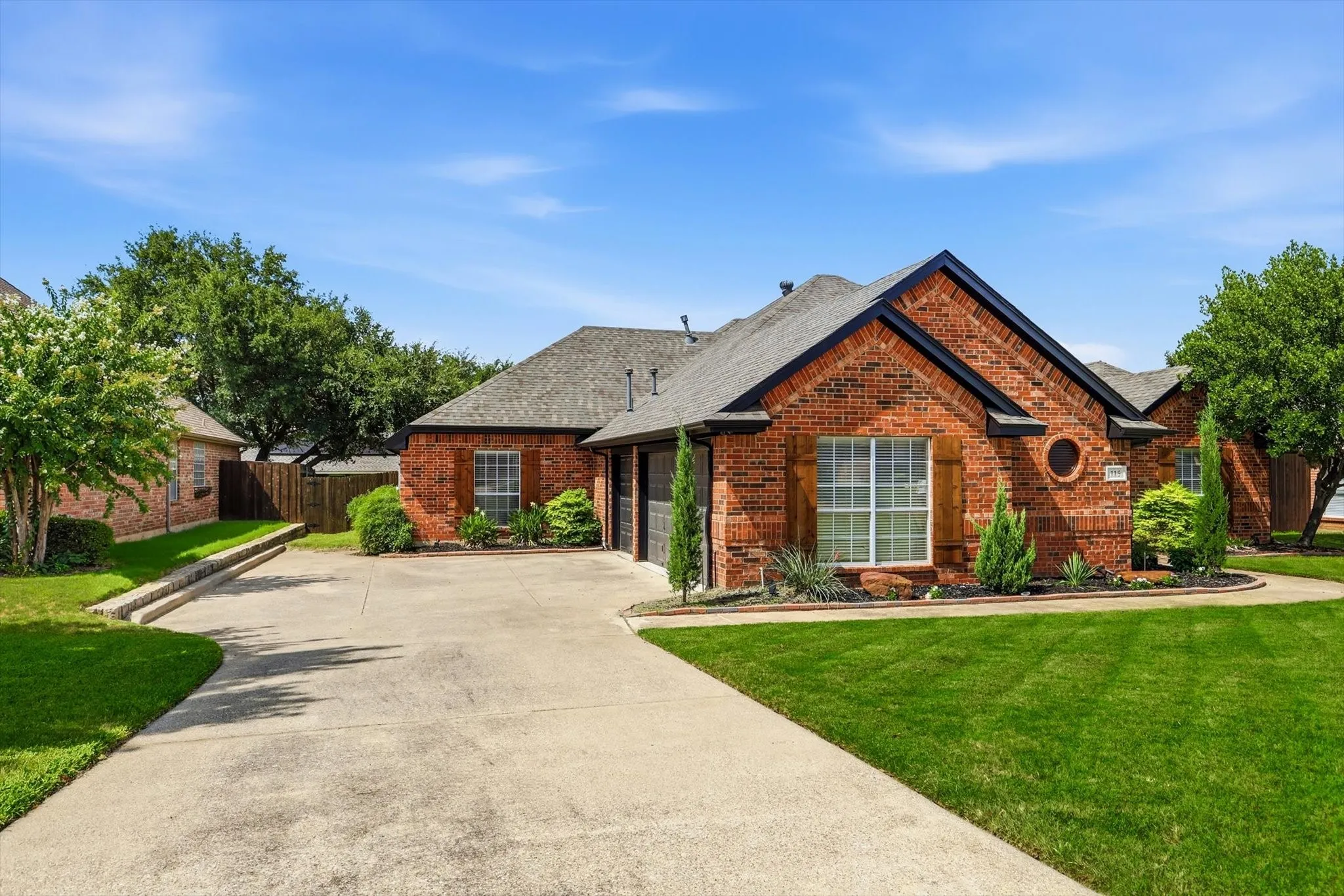 Single Family Residence For Sale in Denton County , 115 Honeysuckle Drive, Justin, Texas 76247, 4 Bedroom, 3 Bathroom, 3 Garage spaces, 2,421 Sqft, built in 2001, mls#21345102, Real Estate Agent in Justin, Homes For Sale in Denton county, Homes For Sale in Justin, Realtor in Justin Texas, Real Estate Brokerage Independent Realty Texas, Luminita Cordes Realtor