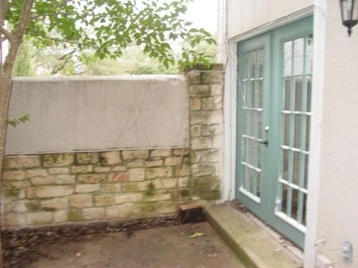 Apartment For Rent in Dallas County , 3907 Gilbert Avenue 2, Dallas, Texas 75219, 2 Bedroom, 1 Bathroom, Garage spaces, 800 Sqft, built in 1974, Price $1,495, mls#21345136, Real Estate Agent in Dallas, Homes For Rent in Dallas county, Homes For Rent in Dallas, Realtor in Dallas Texas, Real Estate Brokerage Independent Realty Texas, Luminita Cordes Realtor