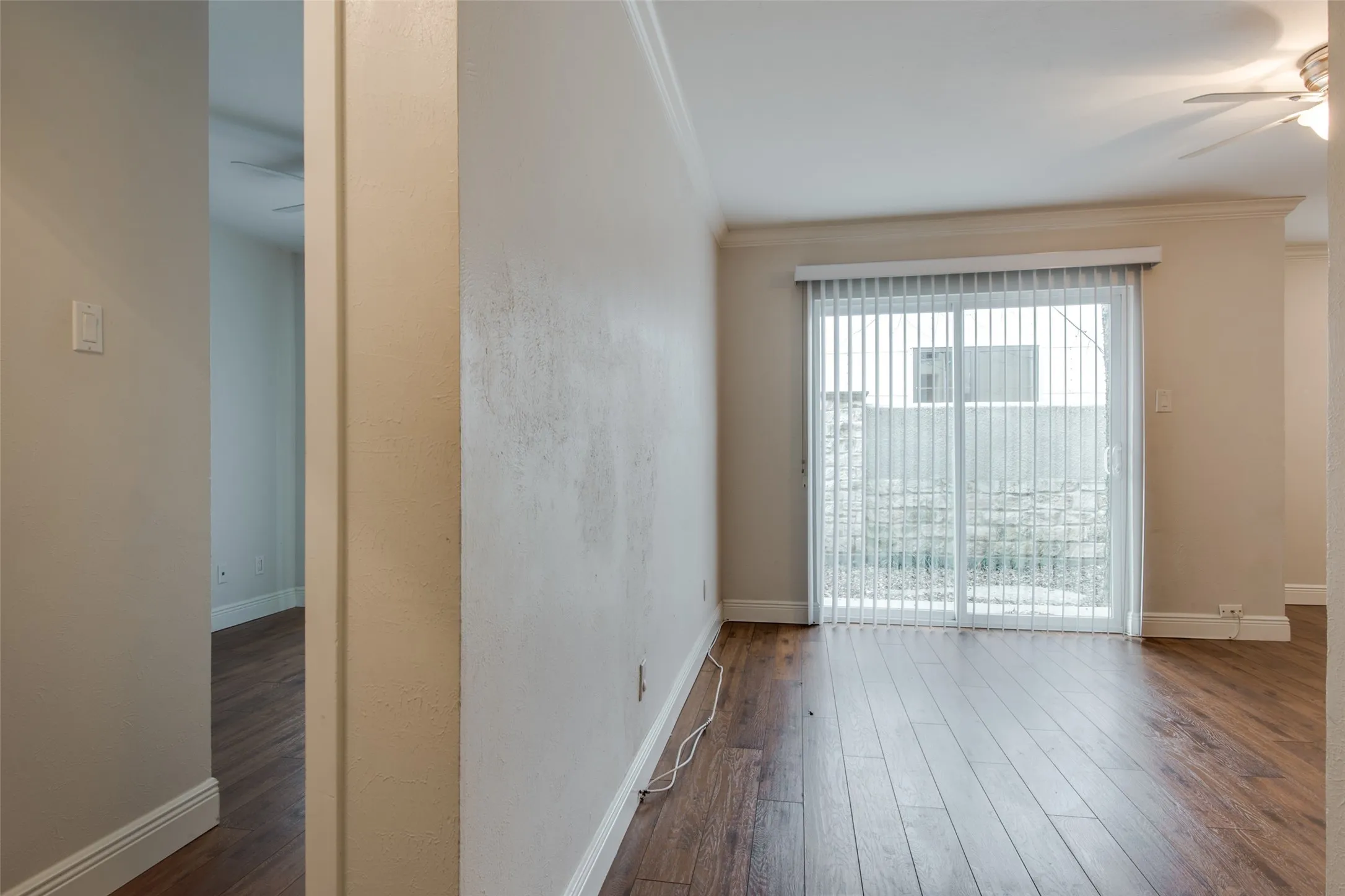Apartment For Rent in Dallas County , 3907 Gilbert Avenue 2, Dallas, Texas 75219, 2 Bedroom, 1 Bathroom, Garage spaces, 800 Sqft, built in 1974, Price $1,495, mls#21345136, Real Estate Agent in Dallas, Homes For Rent in Dallas county, Homes For Rent in Dallas, Realtor in Dallas Texas, Real Estate Brokerage Independent Realty Texas, Luminita Cordes Realtor