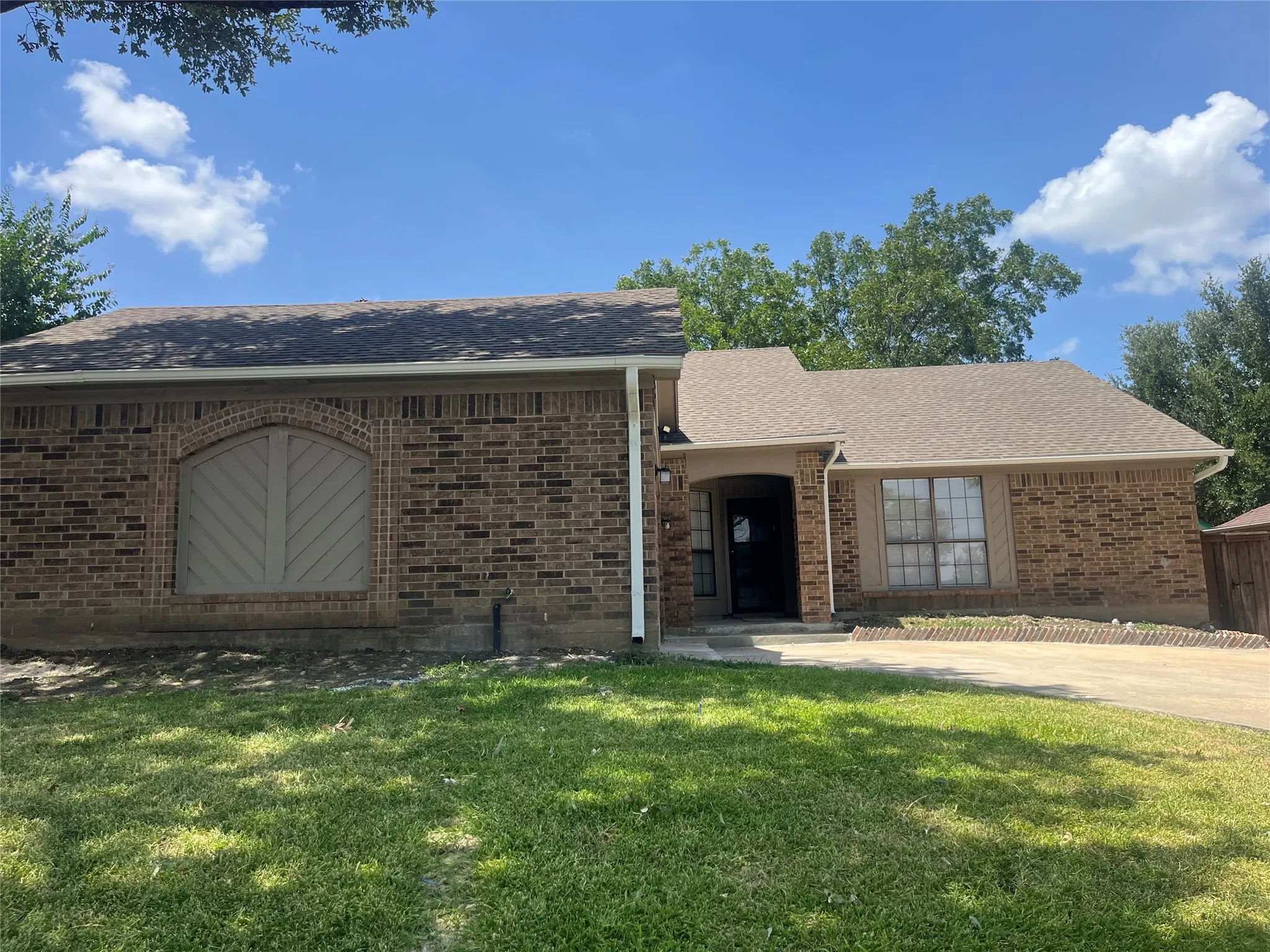 Single Family Residence For Rent in Dallas County , 2621 Independence Drive, Mesquite, Texas 75150, 3 Bedrooms, 2 Bathrooms, 2 Garage spaces, 1,450 Sqft, built in 1985, Price $2,250, mls#21345141, Real Estate Agent in Mesquite, Homes For Rent in Dallas county, Homes For Rent in Mesquite, Realtor in Mesquite Texas, Real Estate Brokerage Independent Realty Texas, Luminita Cordes Realtor