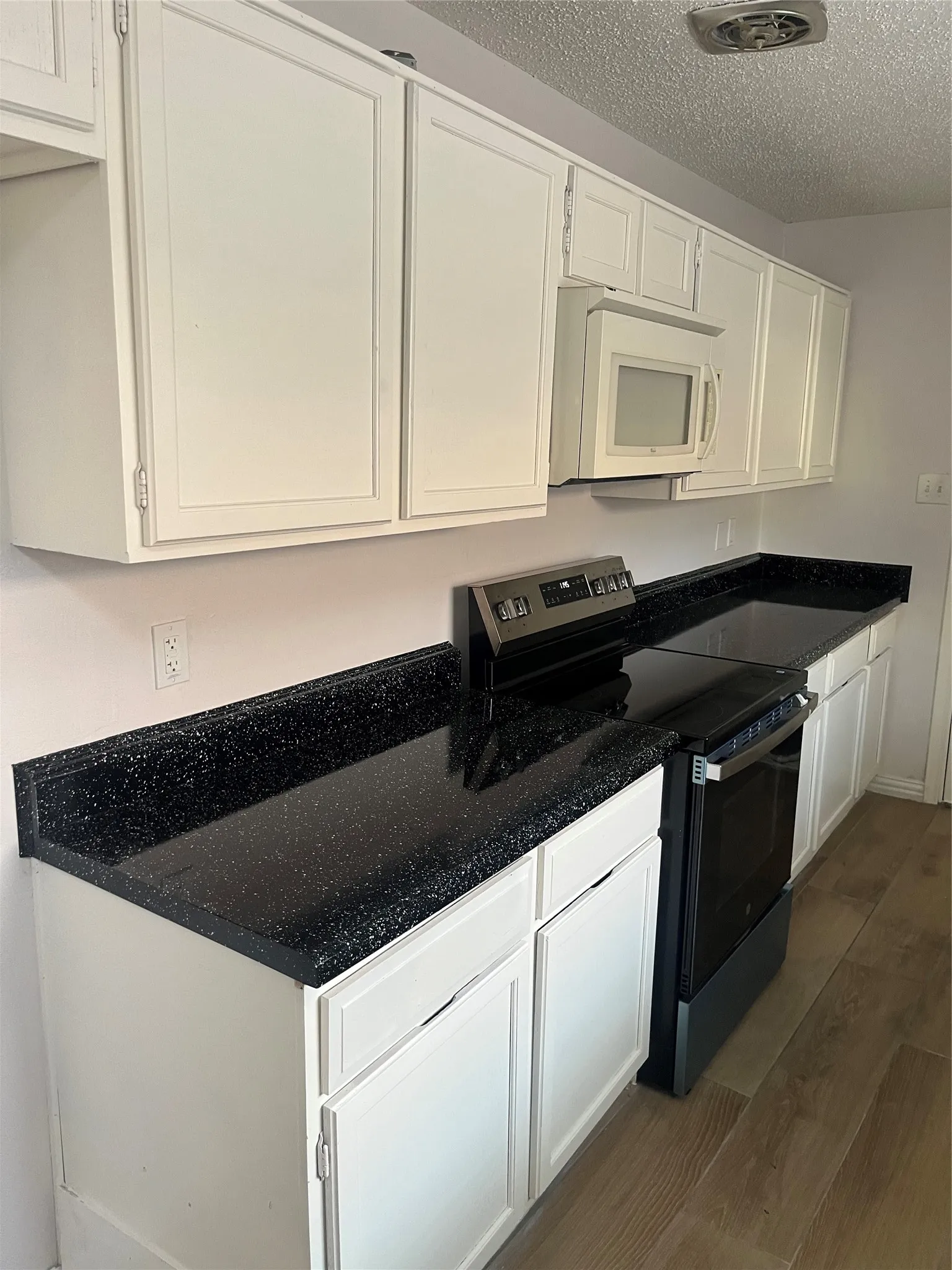 Single Family Residence For Rent in Dallas County , 2621 Independence Drive, Mesquite, Texas 75150, 3 Bedrooms, 2 Bathrooms, 2 Garage spaces, 1,450 Sqft, built in 1985, Price $2,250, mls#21345141, Real Estate Agent in Mesquite, Homes For Rent in Dallas county, Homes For Rent in Mesquite, Realtor in Mesquite Texas, Real Estate Brokerage Independent Realty Texas, Luminita Cordes Realtor