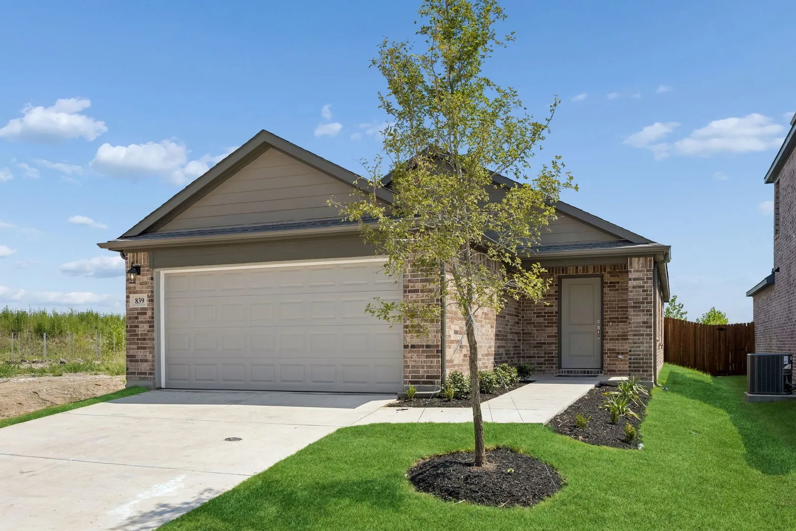 839Hillcrest_002