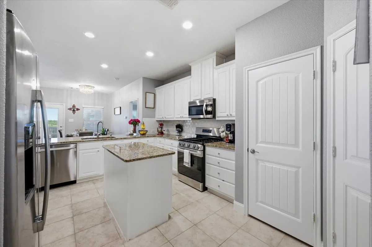 Single Family Residence For Sale in Kaufman County , 5101 Cathy Drive, Forney, Texas 75126, 3 Bedroom, 2 Bathroom, 2 Garage spaces, 1,918 Sqft, built in 2017, mls#21341935, Real Estate Agent in Forney, Homes For Sale in Kaufman county, Homes For Sale in Forney, Realtor in Forney Texas, Real Estate Brokerage Independent Realty Texas, Luminita Cordes Realtor