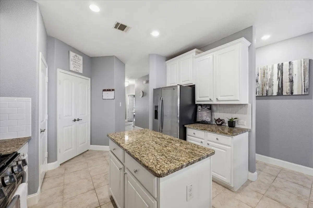 Single Family Residence For Sale in Kaufman County , 5101 Cathy Drive, Forney, Texas 75126, 3 Bedroom, 2 Bathroom, 2 Garage spaces, 1,918 Sqft, built in 2017, mls#21341935, Real Estate Agent in Forney, Homes For Sale in Kaufman county, Homes For Sale in Forney, Realtor in Forney Texas, Real Estate Brokerage Independent Realty Texas, Luminita Cordes Realtor