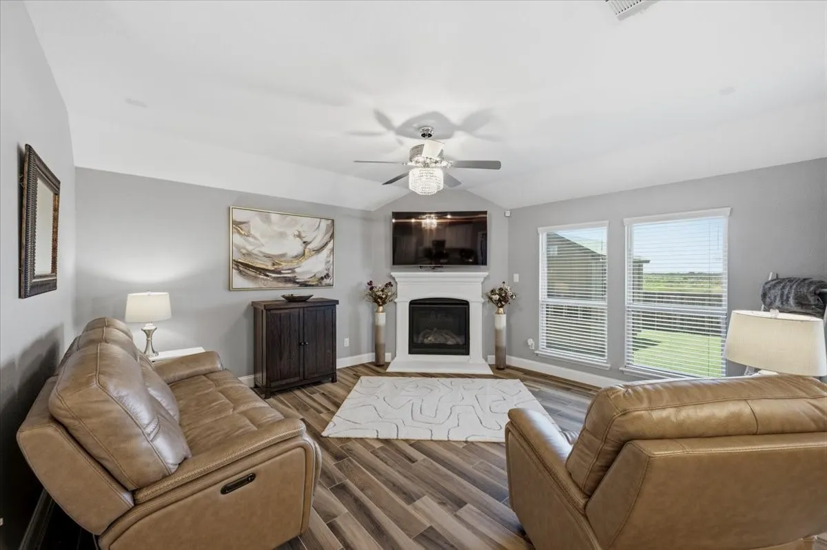 Single Family Residence For Sale in Kaufman County , 5101 Cathy Drive, Forney, Texas 75126, 3 Bedroom, 2 Bathroom, 2 Garage spaces, 1,918 Sqft, built in 2017, mls#21341935, Real Estate Agent in Forney, Homes For Sale in Kaufman county, Homes For Sale in Forney, Realtor in Forney Texas, Real Estate Brokerage Independent Realty Texas, Luminita Cordes Realtor