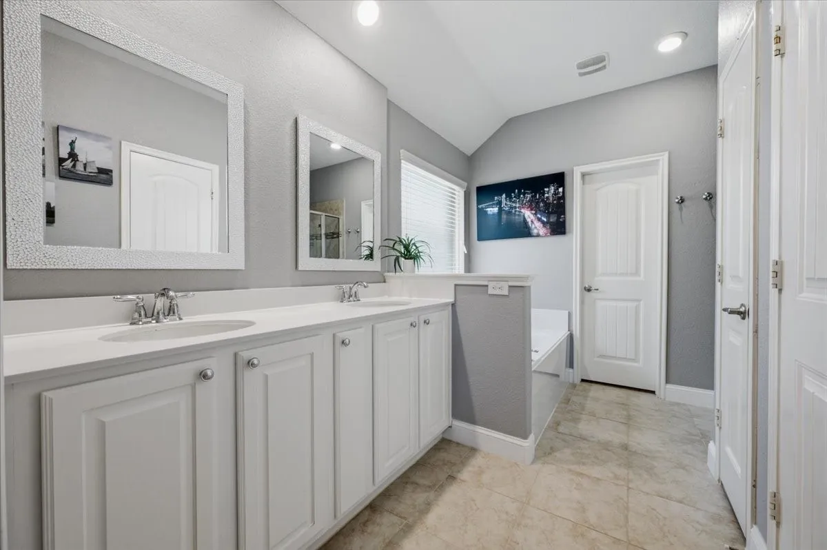 Single Family Residence For Sale in Kaufman County , 5101 Cathy Drive, Forney, Texas 75126, 3 Bedroom, 2 Bathroom, 2 Garage spaces, 1,918 Sqft, built in 2017, mls#21341935, Real Estate Agent in Forney, Homes For Sale in Kaufman county, Homes For Sale in Forney, Realtor in Forney Texas, Real Estate Brokerage Independent Realty Texas, Luminita Cordes Realtor