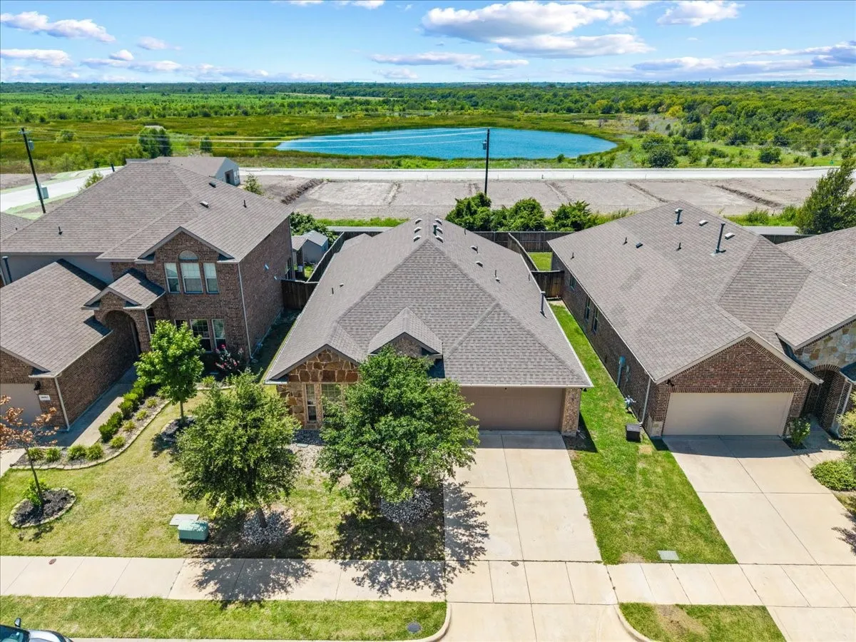 Single Family Residence For Sale in Kaufman County , 5101 Cathy Drive, Forney, Texas 75126, 3 Bedroom, 2 Bathroom, 2 Garage spaces, 1,918 Sqft, built in 2017, mls#21341935, Real Estate Agent in Forney, Homes For Sale in Kaufman county, Homes For Sale in Forney, Realtor in Forney Texas, Real Estate Brokerage Independent Realty Texas, Luminita Cordes Realtor