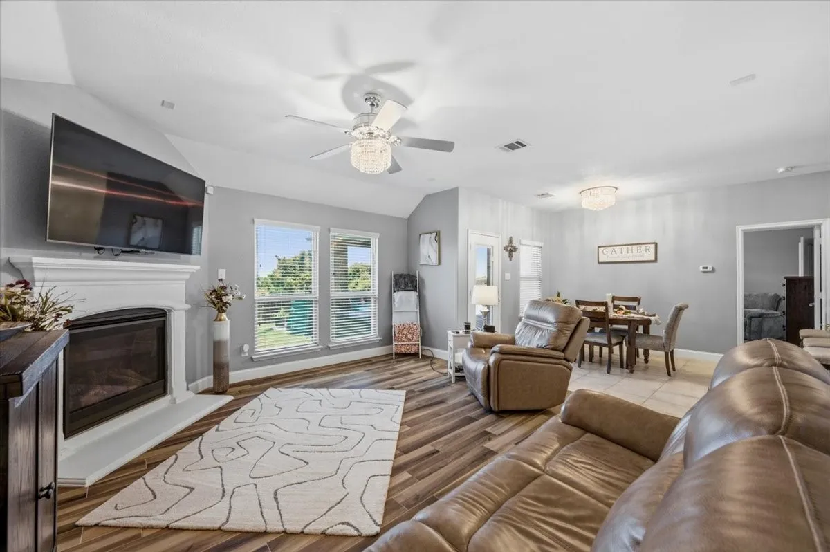 Single Family Residence For Sale in Kaufman County , 5101 Cathy Drive, Forney, Texas 75126, 3 Bedroom, 2 Bathroom, 2 Garage spaces, 1,918 Sqft, built in 2017, mls#21341935, Real Estate Agent in Forney, Homes For Sale in Kaufman county, Homes For Sale in Forney, Realtor in Forney Texas, Real Estate Brokerage Independent Realty Texas, Luminita Cordes Realtor