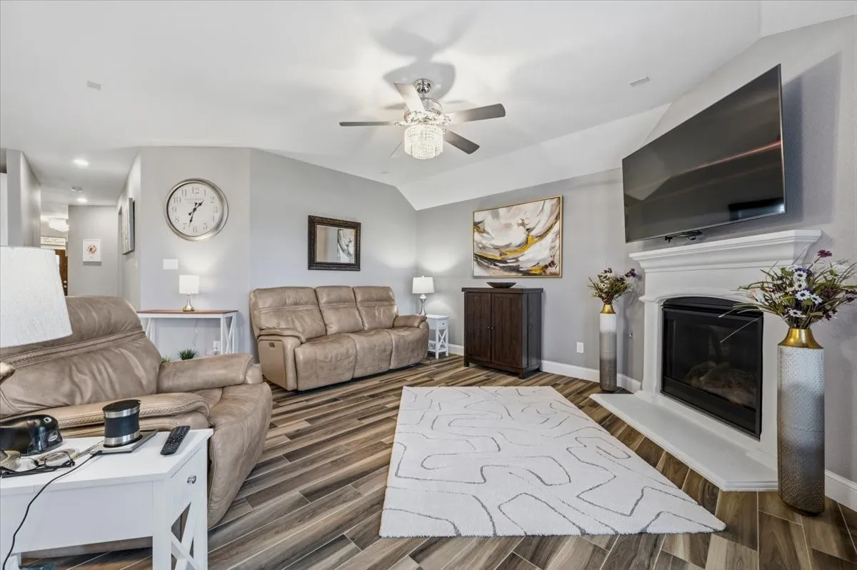 Single Family Residence For Sale in Kaufman County , 5101 Cathy Drive, Forney, Texas 75126, 3 Bedroom, 2 Bathroom, 2 Garage spaces, 1,918 Sqft, built in 2017, mls#21341935, Real Estate Agent in Forney, Homes For Sale in Kaufman county, Homes For Sale in Forney, Realtor in Forney Texas, Real Estate Brokerage Independent Realty Texas, Luminita Cordes Realtor