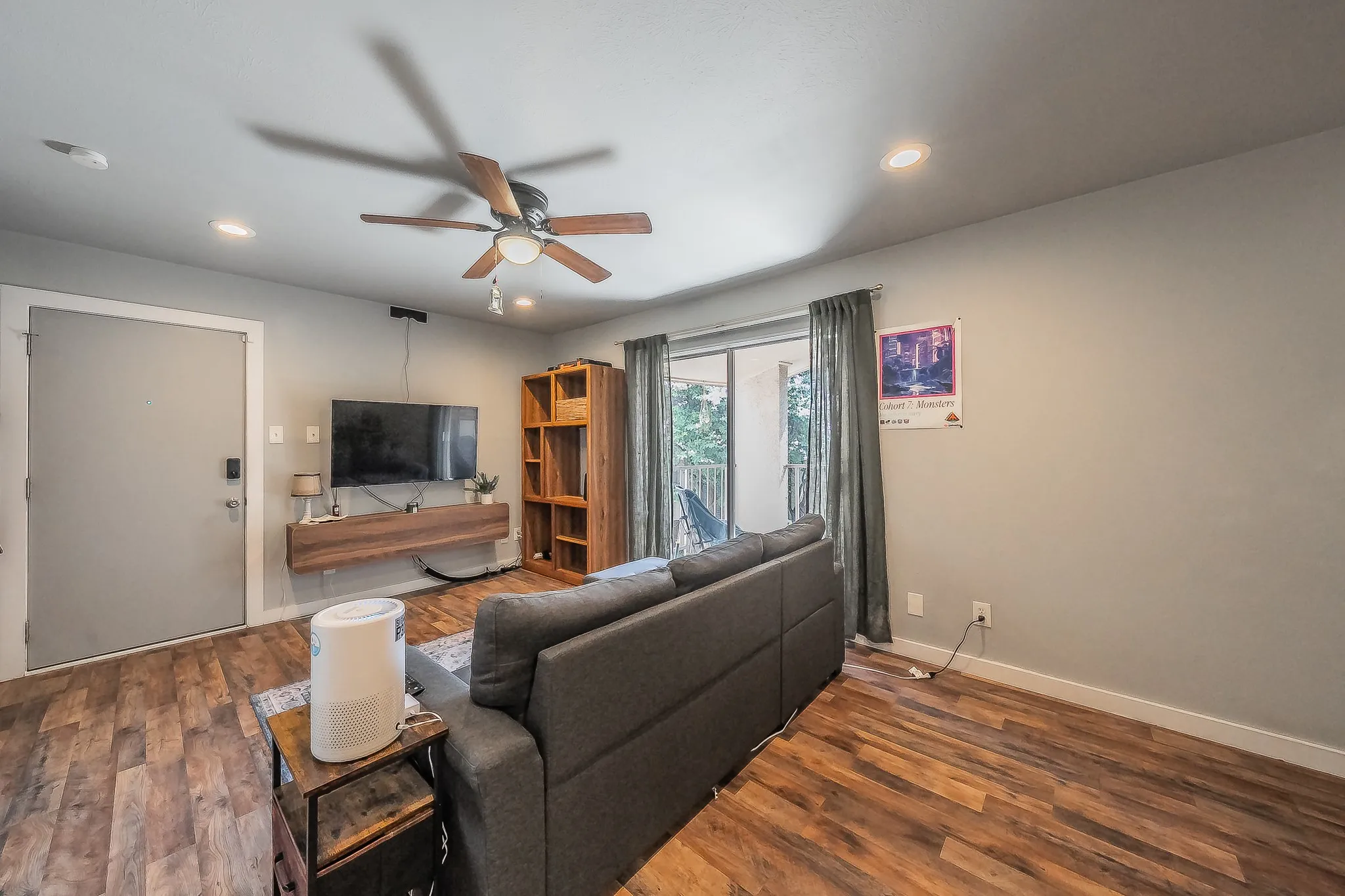 Condominium For Rent in Dallas County , 12816 Midway Road 2063, Dallas, Texas 75244, 1 Bedroom, 2 Bathroom, Garage spaces, 732 Sqft, built in 1970, mls#21342809, Real Estate Agent in Dallas, Homes For Rent in Dallas county, Homes For Rent in Dallas, Realtor in Dallas Texas, Real Estate Brokerage Independent Realty Texas, Luminita Cordes Realtor
