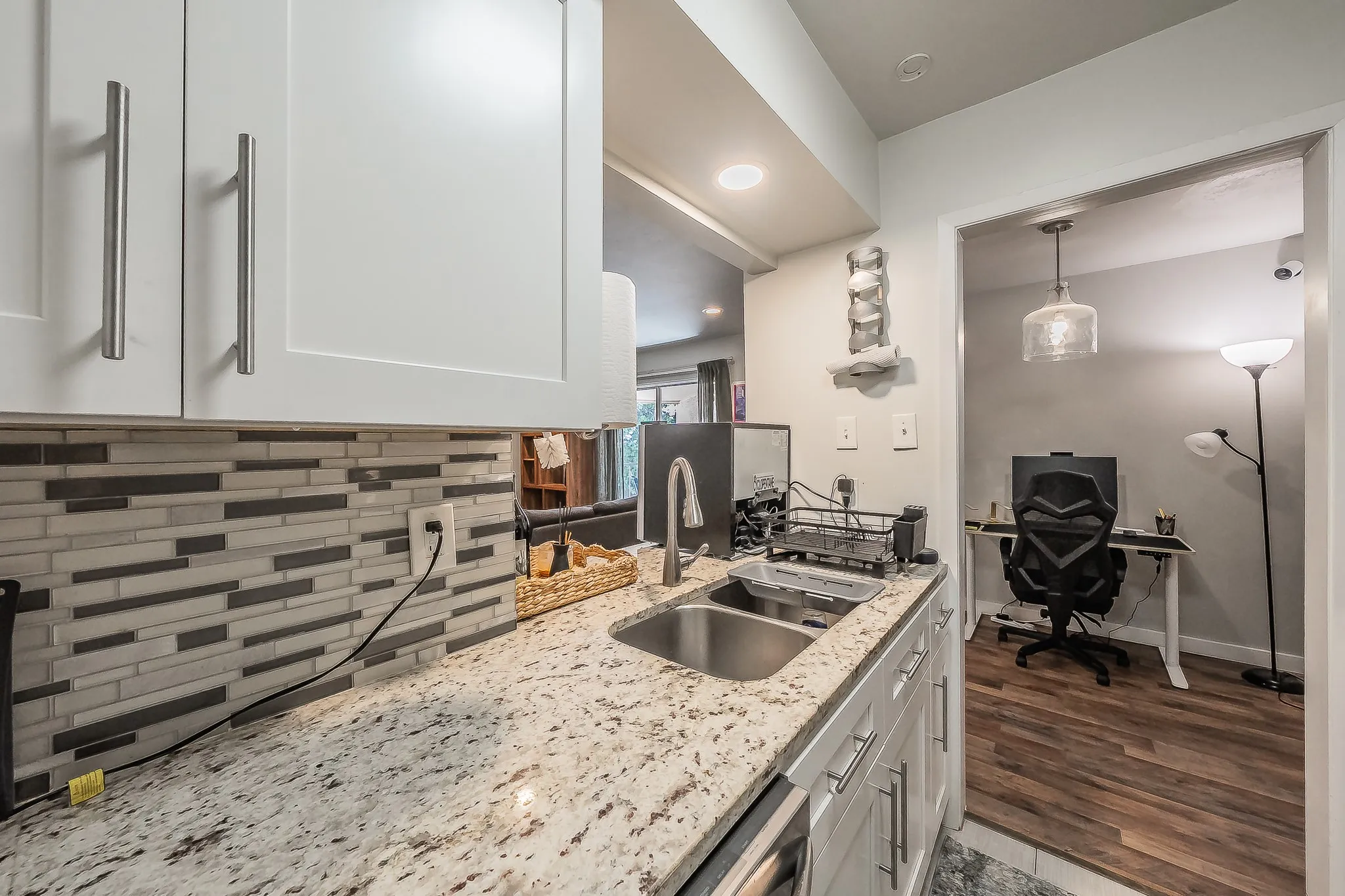 Condominium For Rent in Dallas County , 12816 Midway Road 2063, Dallas, Texas 75244, 1 Bedroom, 2 Bathroom, Garage spaces, 732 Sqft, built in 1970, mls#21342809, Real Estate Agent in Dallas, Homes For Rent in Dallas county, Homes For Rent in Dallas, Realtor in Dallas Texas, Real Estate Brokerage Independent Realty Texas, Luminita Cordes Realtor