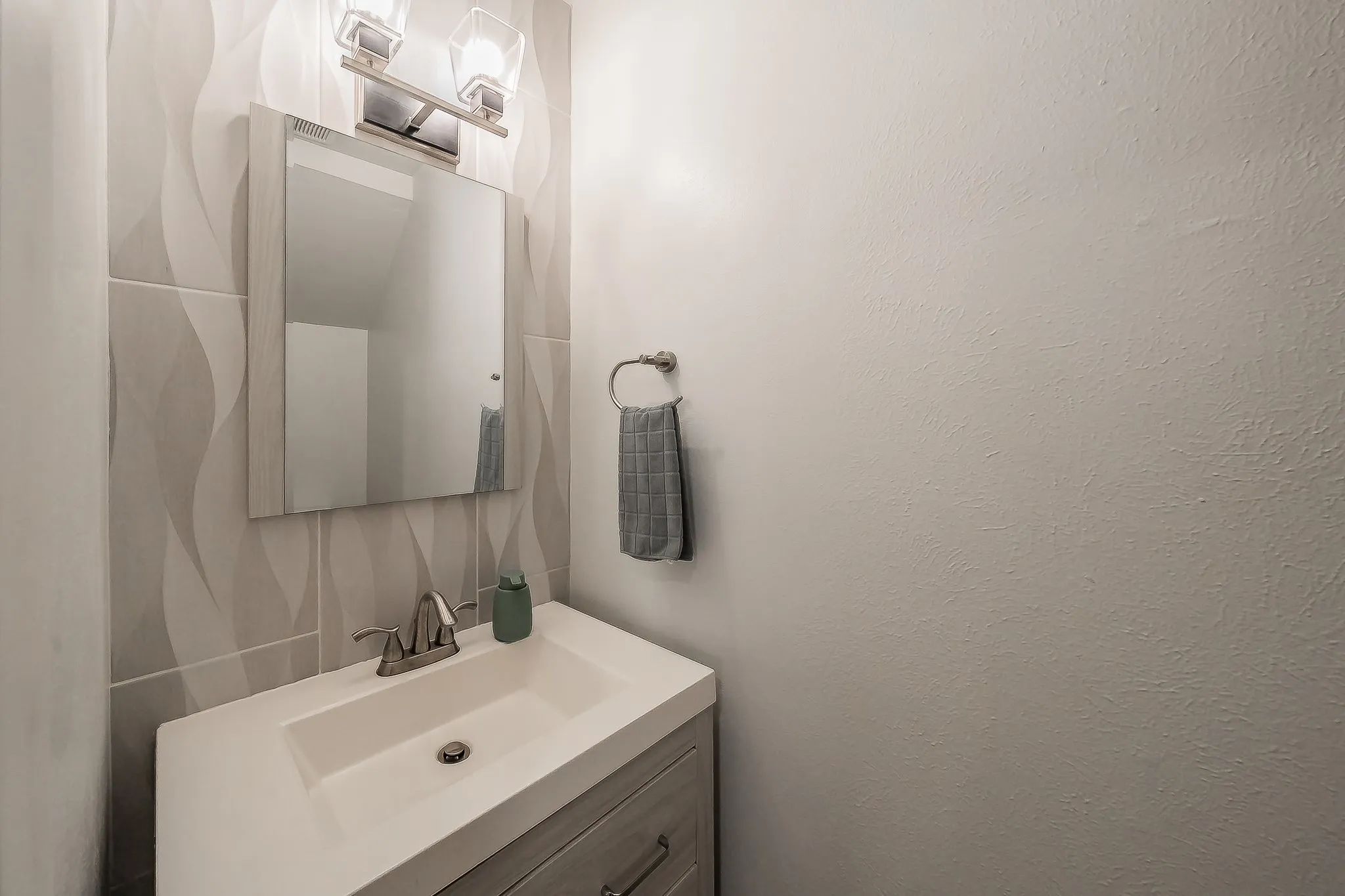 Condominium For Rent in Dallas County , 12816 Midway Road 2063, Dallas, Texas 75244, 1 Bedroom, 2 Bathroom, Garage spaces, 732 Sqft, built in 1970, mls#21342809, Real Estate Agent in Dallas, Homes For Rent in Dallas county, Homes For Rent in Dallas, Realtor in Dallas Texas, Real Estate Brokerage Independent Realty Texas, Luminita Cordes Realtor