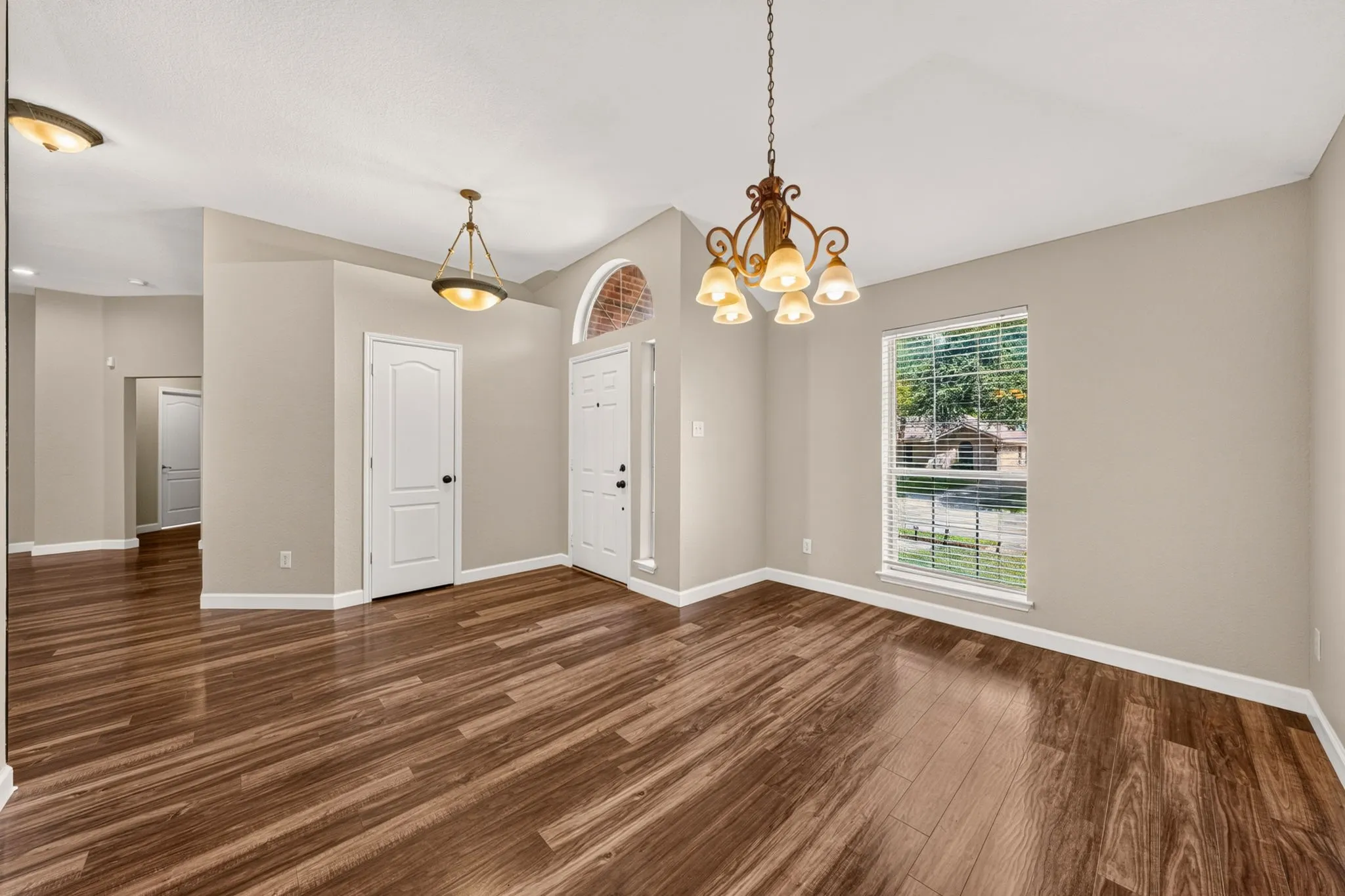 Dining or Flex space and entry way