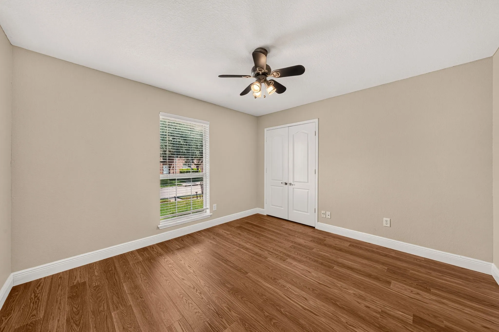 Single Family Residence For Sale in Dallas County , 412 Sugar Mill Road, Cedar Hill, Texas 75104, 3 Bedroom, 2 Bathroom, 2 Garage spaces, 1,728 Sqft, built in 1998, mls#21341892, Real Estate Agent in Cedar Hill, Homes For Sale in Dallas county, Homes For Sale in Cedar Hill, Realtor in Cedar Hill Texas, Real Estate Brokerage Independent Realty Texas, Luminita Cordes Realtor