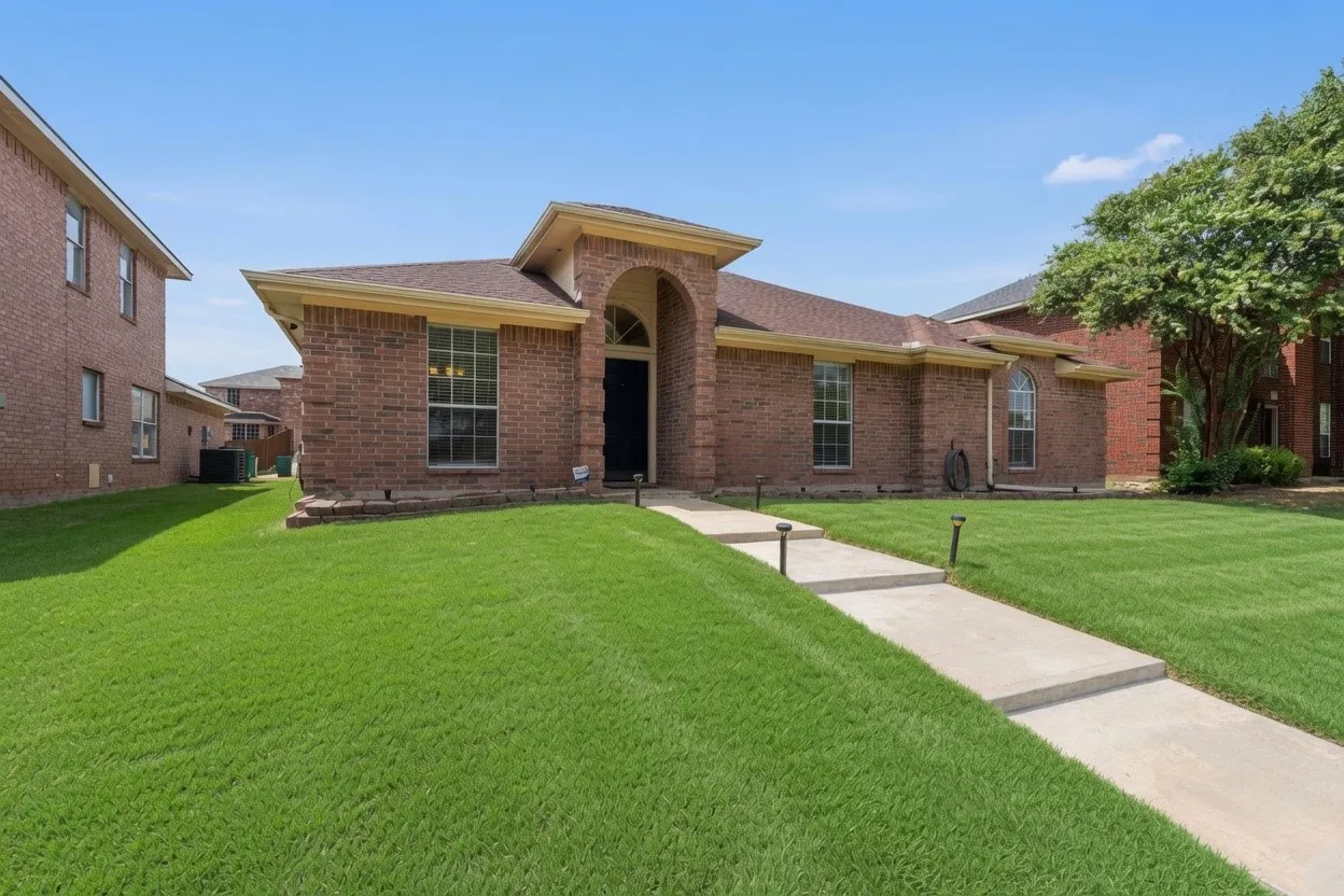 Single Family Residence For Sale in Dallas County , 412 Sugar Mill Road, Cedar Hill, Texas 75104, 3 Bedroom, 2 Bathroom, 2 Garage spaces, 1,728 Sqft, built in 1998, mls#21341892, Real Estate Agent in Cedar Hill, Homes For Sale in Dallas county, Homes For Sale in Cedar Hill, Realtor in Cedar Hill Texas, Real Estate Brokerage Independent Realty Texas, Luminita Cordes Realtor