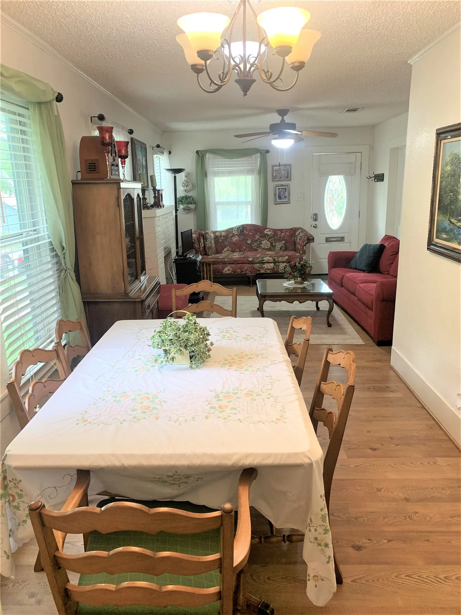 Single Family Residence For Rent in Denton County , 815 Haynes Street, Denton, Texas 76201, 2 Bedrooms, 1 Bathroom, Garage spaces, 912 Sqft, built in 1961, Price $1,195, mls#21345153, Real Estate Agent in Denton, Homes For Rent in Denton county, Homes For Rent in Denton, Realtor in Denton Texas, Real Estate Brokerage Independent Realty Texas, Luminita Cordes Realtor