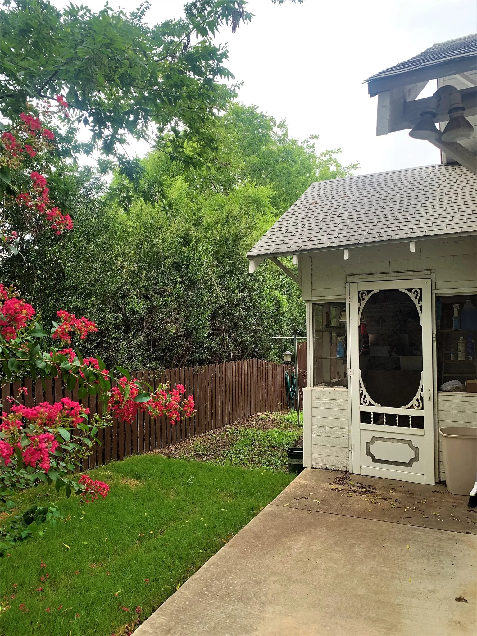 Single Family Residence For Rent in Denton County , 815 Haynes Street, Denton, Texas 76201, 2 Bedrooms, 1 Bathroom, Garage spaces, 912 Sqft, built in 1961, Price $1,195, mls#21345153, Real Estate Agent in Denton, Homes For Rent in Denton county, Homes For Rent in Denton, Realtor in Denton Texas, Real Estate Brokerage Independent Realty Texas, Luminita Cordes Realtor