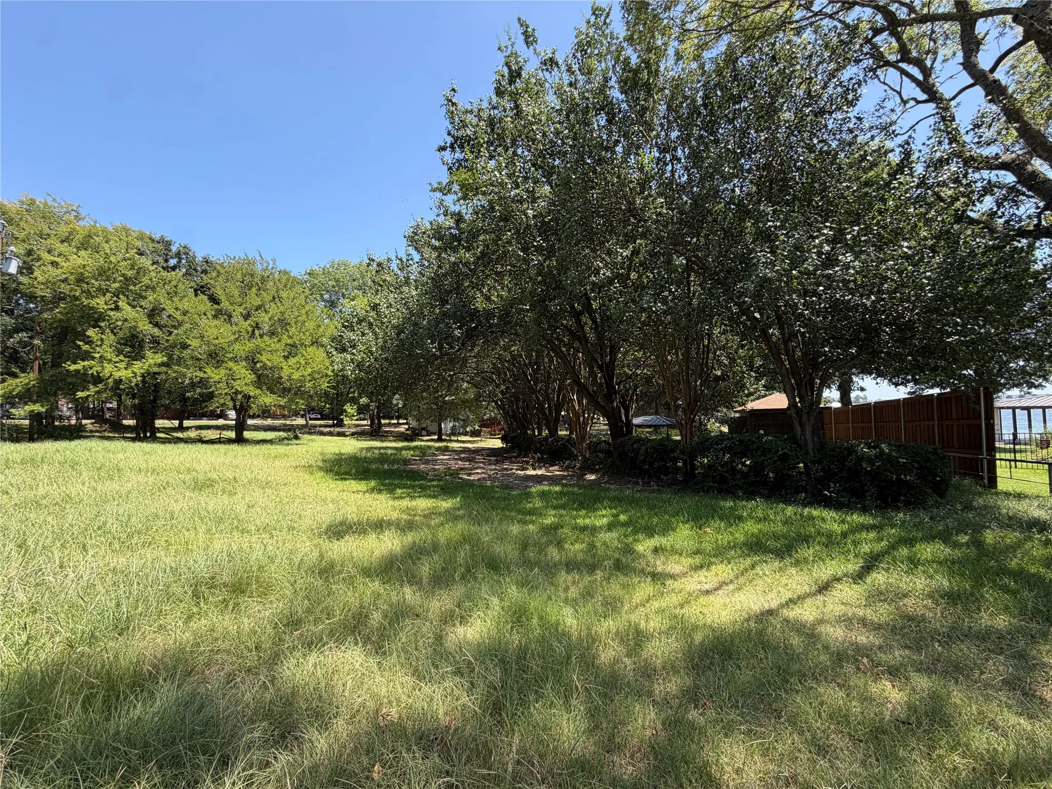 Improved Land For Sale in Henderson County , 196 Scenic Drive, Mabank, Texas 75156, 0, 0, Garage spaces, 0 Sqft, built in 1996, Price $299,000, mls#21341857, Real Estate Agent in Mabank, Homes For Sale in Henderson county, Homes For Sale in Mabank, Realtor in Mabank Texas, Real Estate Brokerage Independent Realty Texas, Luminita Cordes Realtor