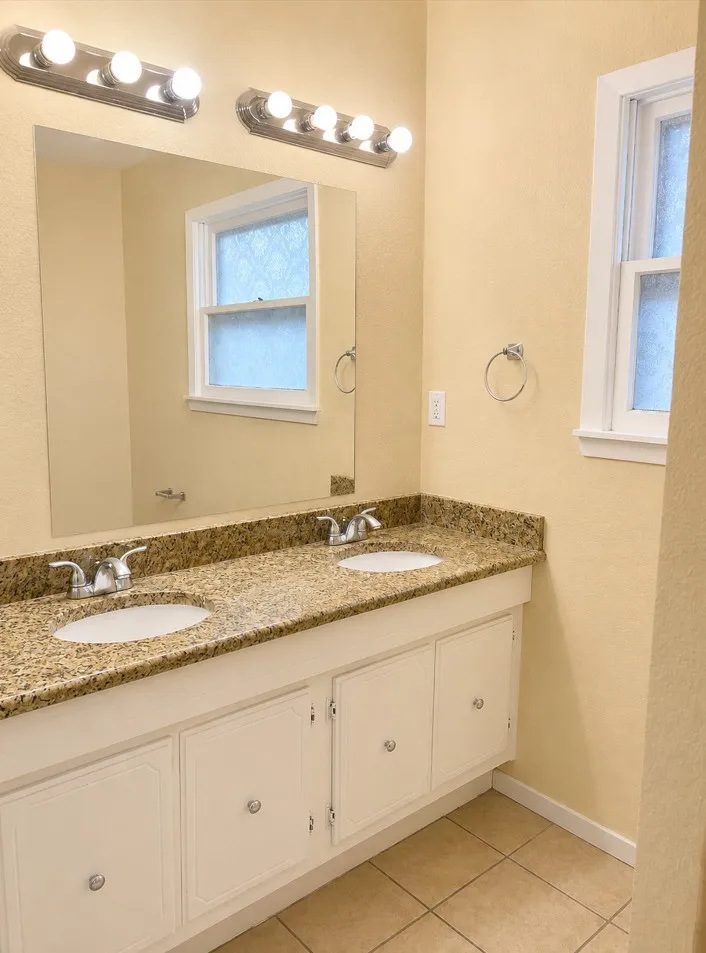 Single Family Residence For Rent in Tarrant County , 5629 Durham Avenue, Fort Worth, Texas 76114, 4 Bedroom, 3 Bathroom, Garage spaces, 1,677 Sqft, built in 1955, mls#21345157, Real Estate Agent in Fort Worth, Homes For Rent in Tarrant county, Homes For Rent in Fort Worth, Realtor in Fort Worth Texas, Real Estate Brokerage Independent Realty Texas, Luminita Cordes Realtor