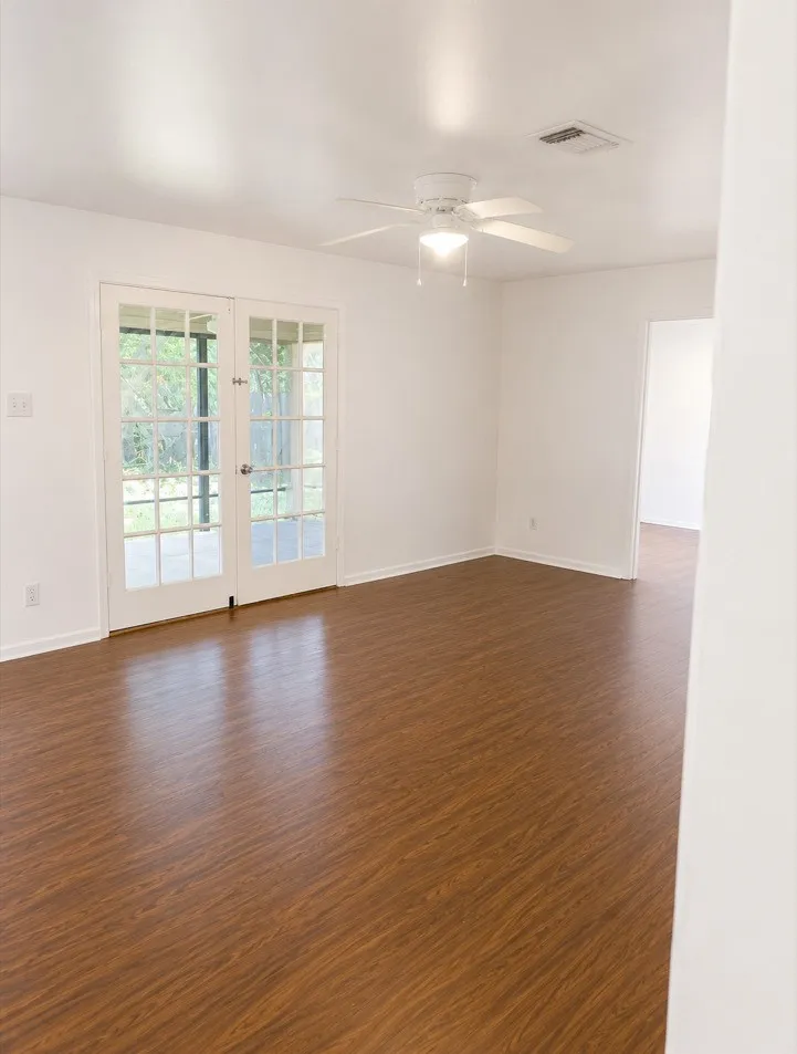 Single Family Residence For Rent in Tarrant County , 5629 Durham Avenue, Fort Worth, Texas 76114, 4 Bedroom, 3 Bathroom, Garage spaces, 1,677 Sqft, built in 1955, mls#21345157, Real Estate Agent in Fort Worth, Homes For Rent in Tarrant county, Homes For Rent in Fort Worth, Realtor in Fort Worth Texas, Real Estate Brokerage Independent Realty Texas, Luminita Cordes Realtor