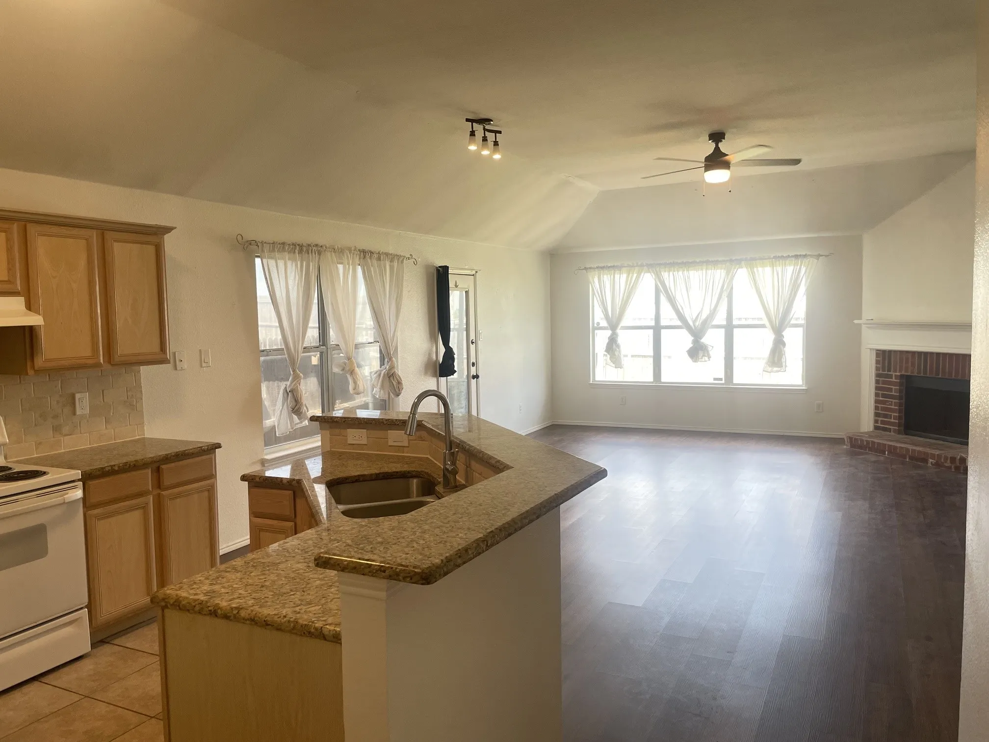 Single Family Residence For Rent in Collin County , 100 Hopewell Drive, Mc Kinney, Texas 75071, 3 Bedroom, 2 Bathroom, 2 Garage spaces, 1,946 Sqft, built in 2000, mls#21345167, Real Estate Agent in Mc Kinney, Homes For Rent in Collin county, Homes For Rent in Mc Kinney, Realtor in Mc Kinney Texas, Real Estate Brokerage Independent Realty Texas, Luminita Cordes Realtor