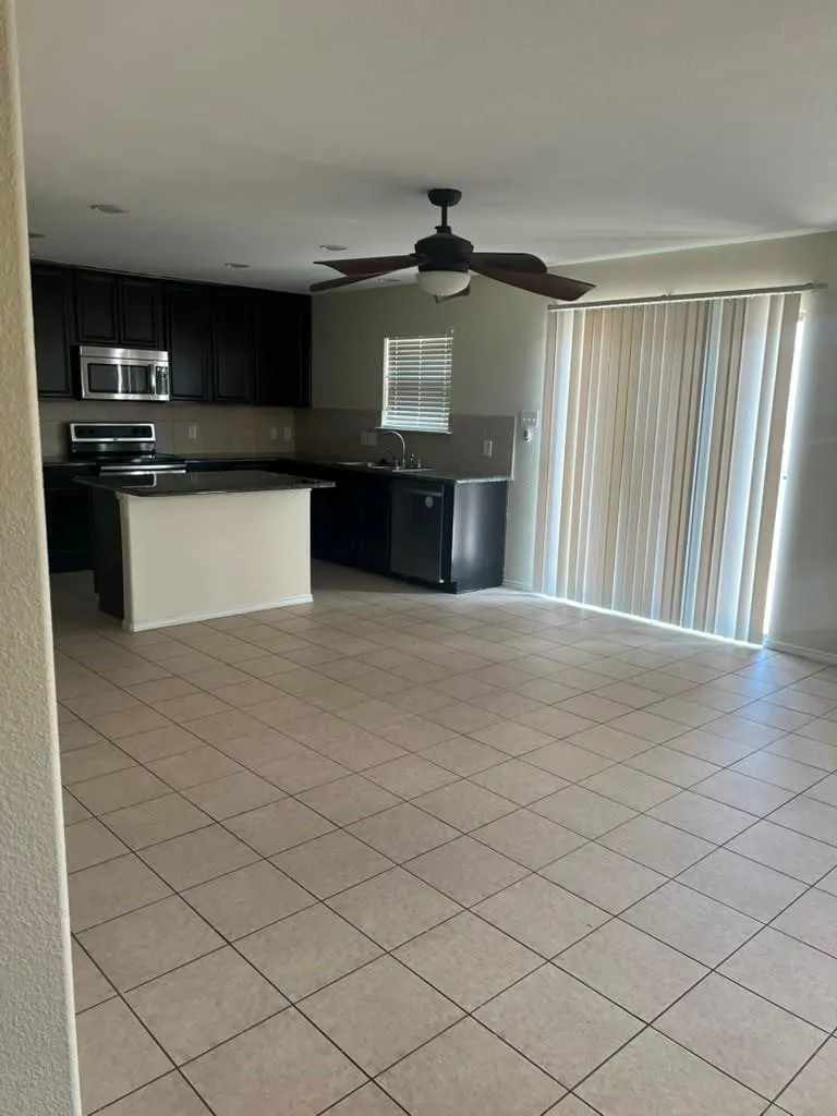 Single Family Residence For Rent in Tarrant County , 5716 Sapphire Pool Trail, Fort Worth, Texas 76244, 3 Bedroom, 2 Bathroom, 2 Garage spaces, 1,916 Sqft, built in 2010, mls#21345169, Real Estate Agent in Fort Worth, Homes For Rent in Tarrant county, Homes For Rent in Fort Worth, Realtor in Fort Worth Texas, Real Estate Brokerage Independent Realty Texas, Luminita Cordes Realtor