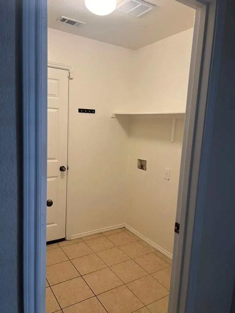 Single Family Residence For Rent in Tarrant County , 5716 Sapphire Pool Trail, Fort Worth, Texas 76244, 3 Bedroom, 2 Bathroom, 2 Garage spaces, 1,916 Sqft, built in 2010, mls#21345169, Real Estate Agent in Fort Worth, Homes For Rent in Tarrant county, Homes For Rent in Fort Worth, Realtor in Fort Worth Texas, Real Estate Brokerage Independent Realty Texas, Luminita Cordes Realtor