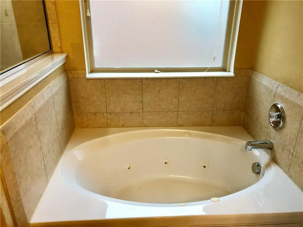 Single Family Residence For Rent in Tarrant County , 5716 Sapphire Pool Trail, Fort Worth, Texas 76244, 3 Bedroom, 2 Bathroom, 2 Garage spaces, 1,916 Sqft, built in 2010, mls#21345169, Real Estate Agent in Fort Worth, Homes For Rent in Tarrant county, Homes For Rent in Fort Worth, Realtor in Fort Worth Texas, Real Estate Brokerage Independent Realty Texas, Luminita Cordes Realtor