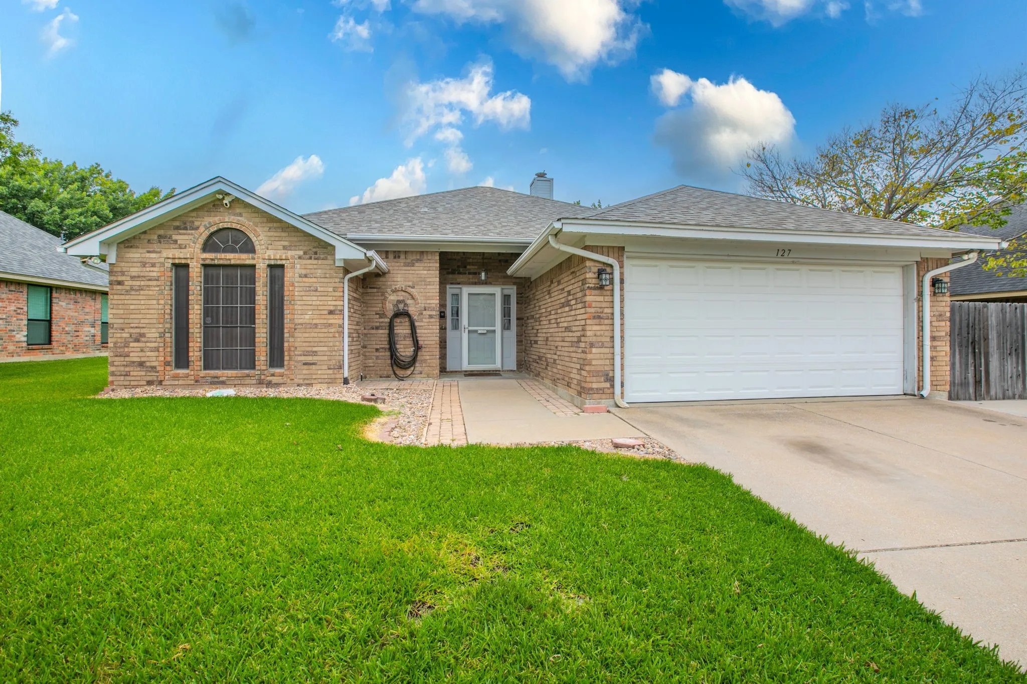Single Family Residence For Sale in Tarrant County , 127 Mcalister Road, Burleson, Texas 76028, 3 Bedroom, 2 Bathroom, 2 Garage spaces, 1,622 Sqft, built in 1992, mls#21345155, Real Estate Agent in Burleson, Homes For Sale in Tarrant county, Homes For Sale in Burleson, Realtor in Burleson Texas, Real Estate Brokerage Independent Realty Texas, Luminita Cordes Realtor