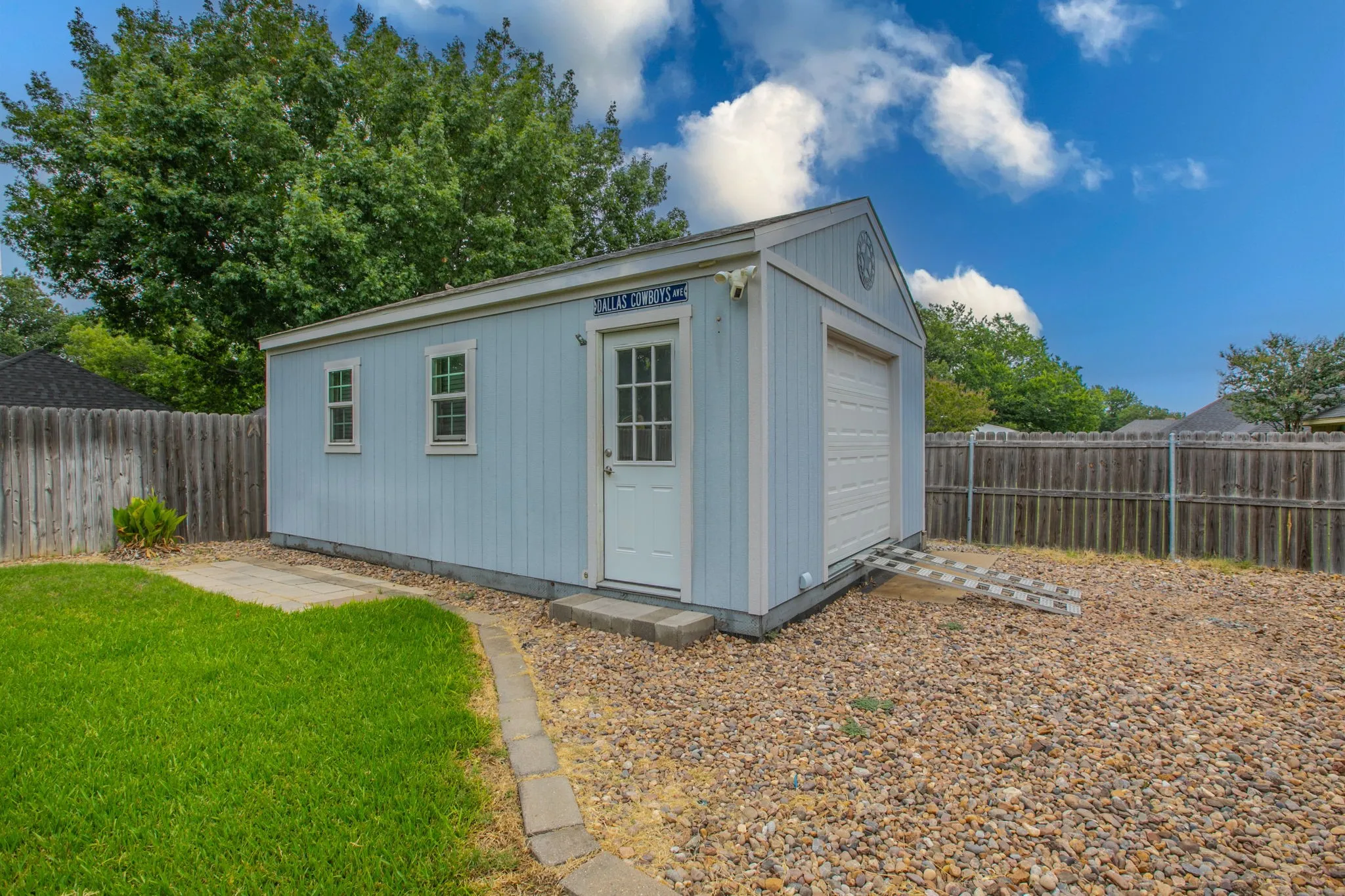 Single Family Residence For Sale in Tarrant County , 127 Mcalister Road, Burleson, Texas 76028, 3 Bedroom, 2 Bathroom, 2 Garage spaces, 1,622 Sqft, built in 1992, mls#21345155, Real Estate Agent in Burleson, Homes For Sale in Tarrant county, Homes For Sale in Burleson, Realtor in Burleson Texas, Real Estate Brokerage Independent Realty Texas, Luminita Cordes Realtor