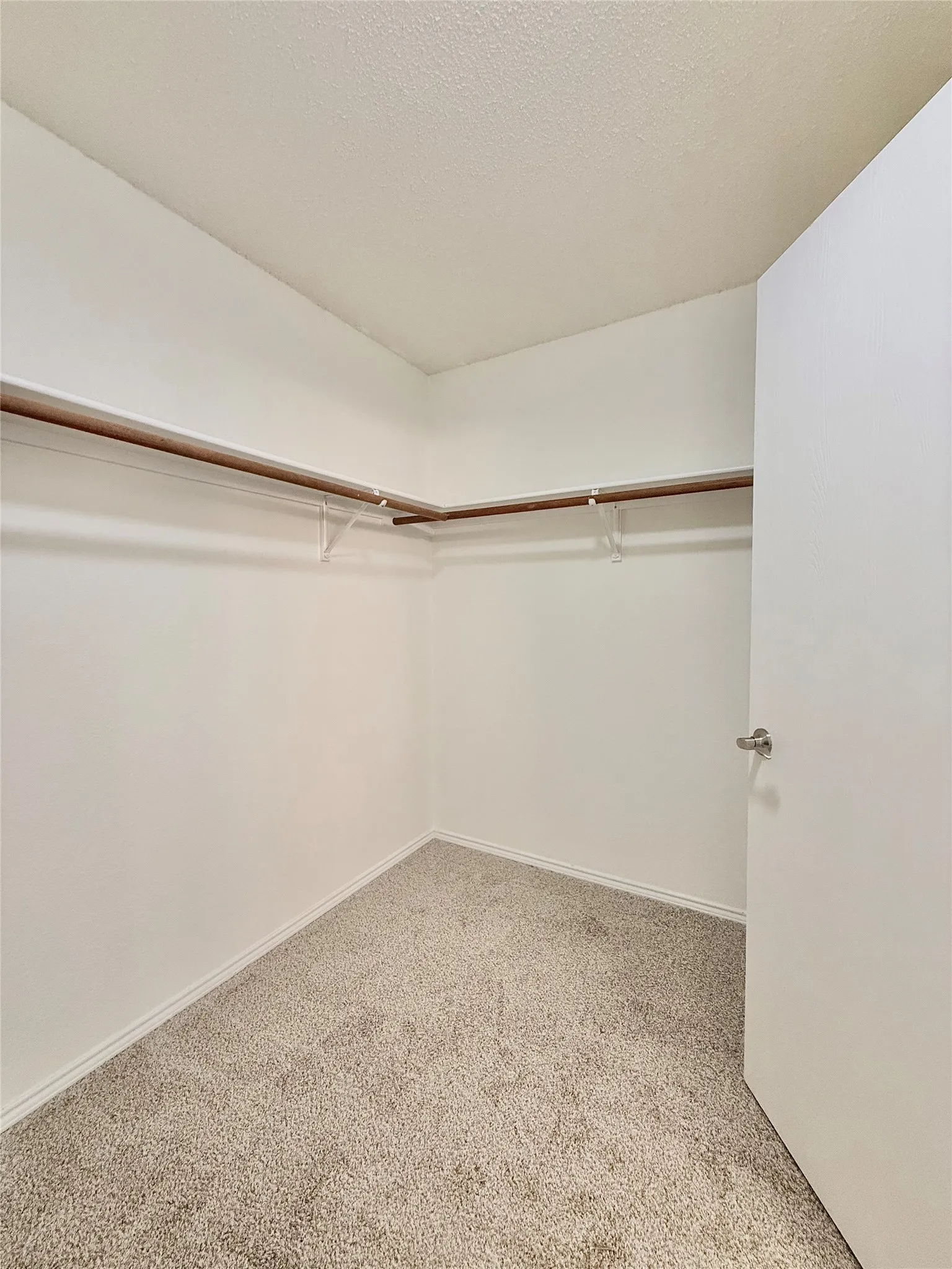 Single Family Residence For Sale in Denton County , 2153 Shawnee Trail, Fort Worth, Texas 76247, 4 Bedroom, 3 Bathroom, 2 Garage spaces, 2,609 Sqft, built in 2003, mls#21345042, Real Estate Agent in Fort Worth, Homes For Sale in Denton county, Homes For Sale in Fort Worth, Realtor in Fort Worth Texas, Real Estate Brokerage Independent Realty Texas, Luminita Cordes Realtor