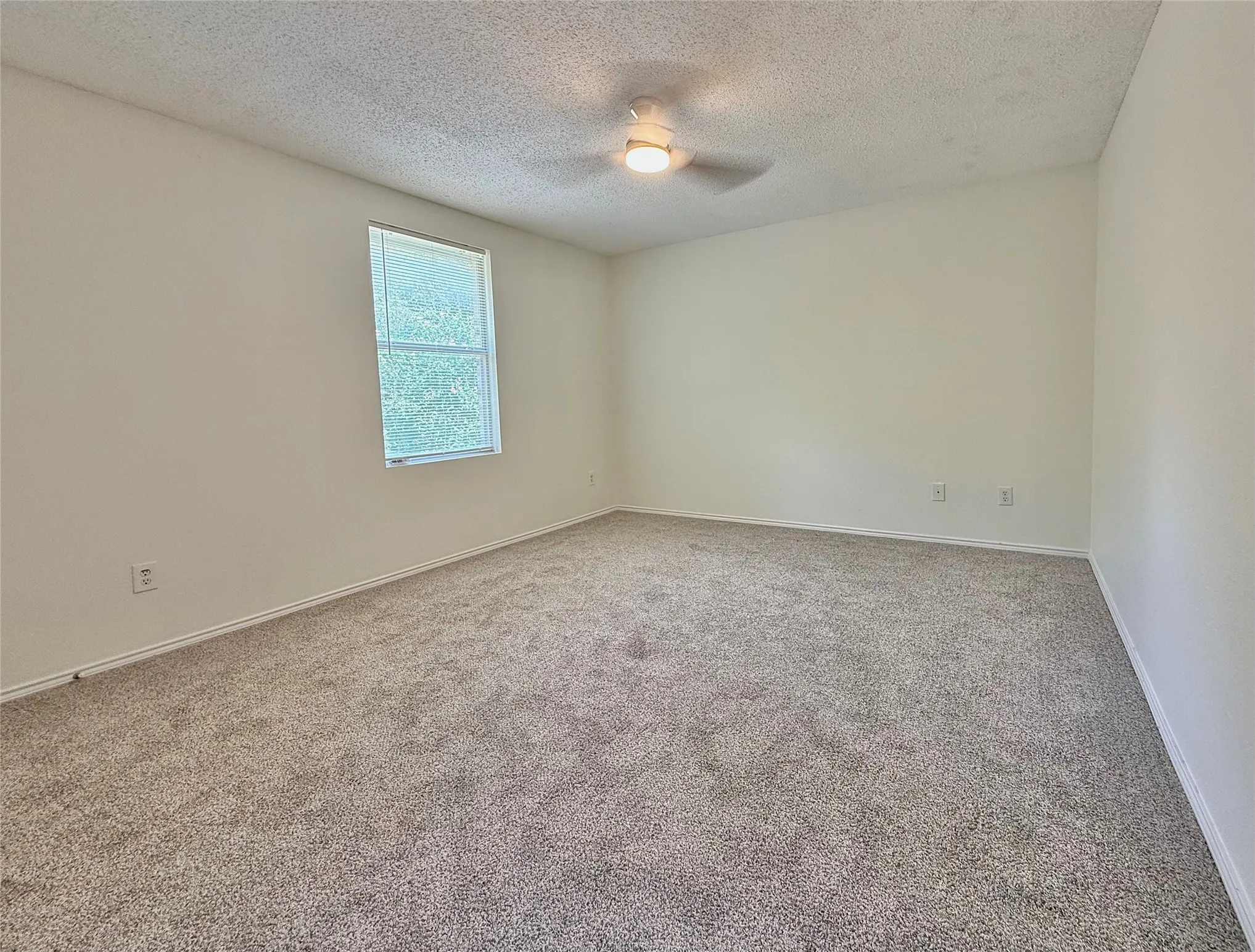 Single Family Residence For Sale in Denton County , 2153 Shawnee Trail, Fort Worth, Texas 76247, 4 Bedroom, 3 Bathroom, 2 Garage spaces, 2,609 Sqft, built in 2003, mls#21345042, Real Estate Agent in Fort Worth, Homes For Sale in Denton county, Homes For Sale in Fort Worth, Realtor in Fort Worth Texas, Real Estate Brokerage Independent Realty Texas, Luminita Cordes Realtor