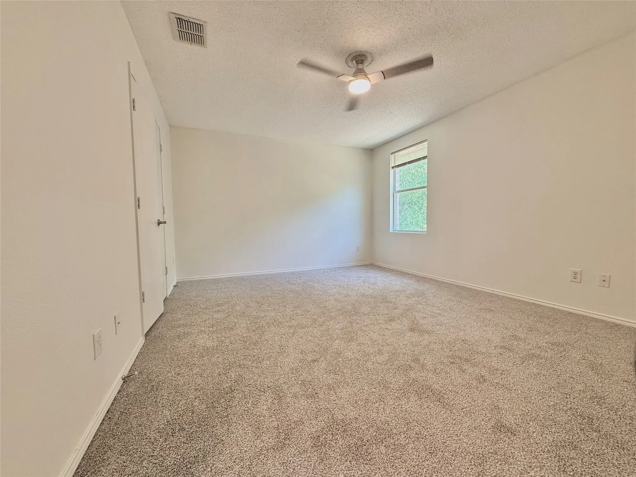 Single Family Residence For Sale in Denton County , 2153 Shawnee Trail, Fort Worth, Texas 76247, 4 Bedroom, 3 Bathroom, 2 Garage spaces, 2,609 Sqft, built in 2003, mls#21345042, Real Estate Agent in Fort Worth, Homes For Sale in Denton county, Homes For Sale in Fort Worth, Realtor in Fort Worth Texas, Real Estate Brokerage Independent Realty Texas, Luminita Cordes Realtor