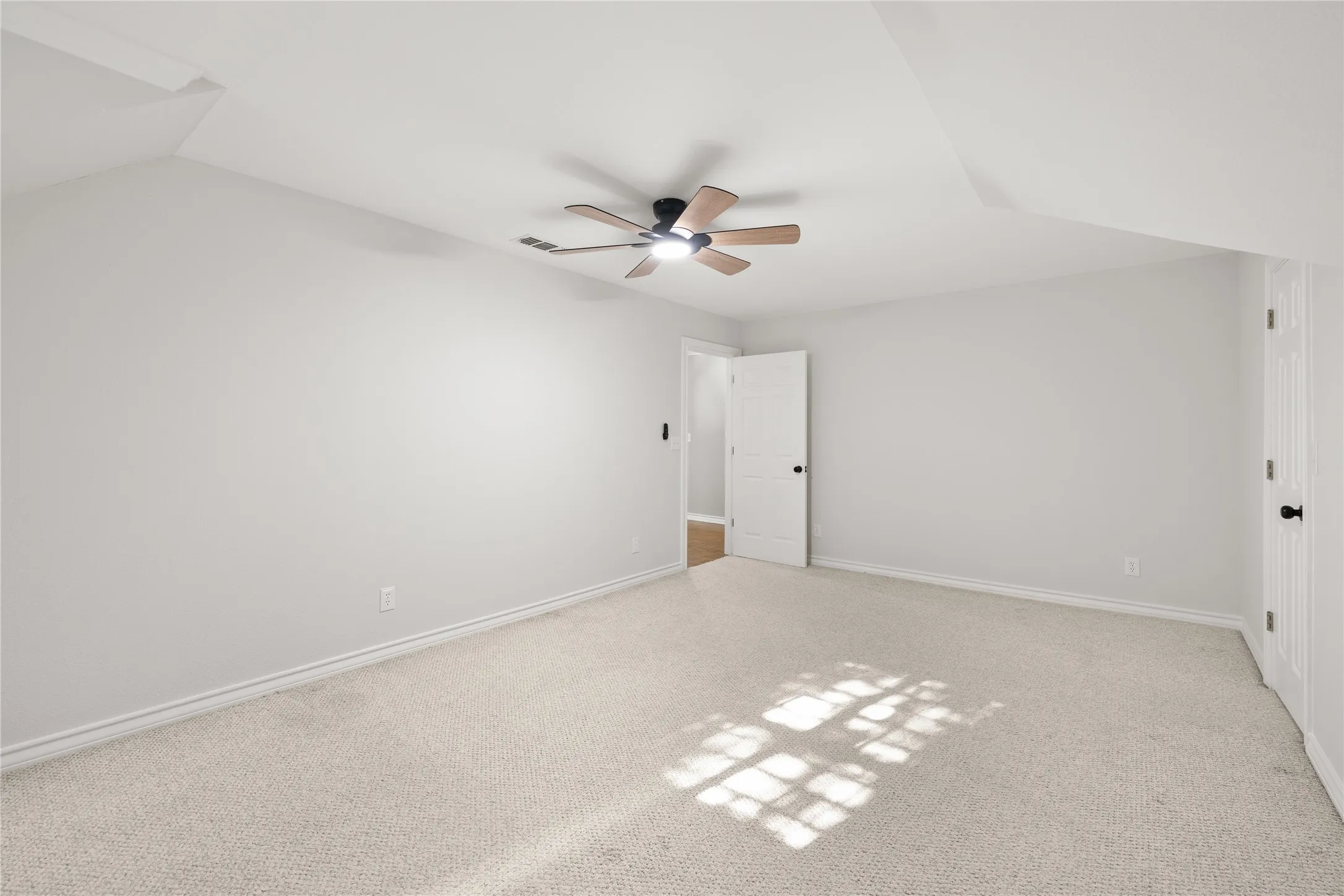 Single Family Residence For Sale in Cooke County , 200 County Road 2130, Gainesville, Texas 76240, 4 Bedrooms, 3 Bathrooms, 3 Garage spaces, 3,695 Sqft, built in 1998, Price $1,350,000, mls#21333097, Real Estate Agent in Gainesville, Homes For Sale in Cooke county, Homes For Sale in Gainesville, Realtor in Gainesville Texas, Real Estate Brokerage Independent Realty Texas, Luminita Cordes Realtor